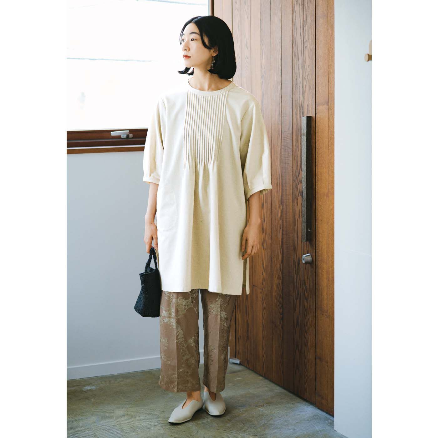 el:ment［エルメント］|el:ment　伝統をまとう ピンタック入りですっきり見え 綿麻混モダン割烹着チュニックの会|パンツを合わせて、お出かけにも。