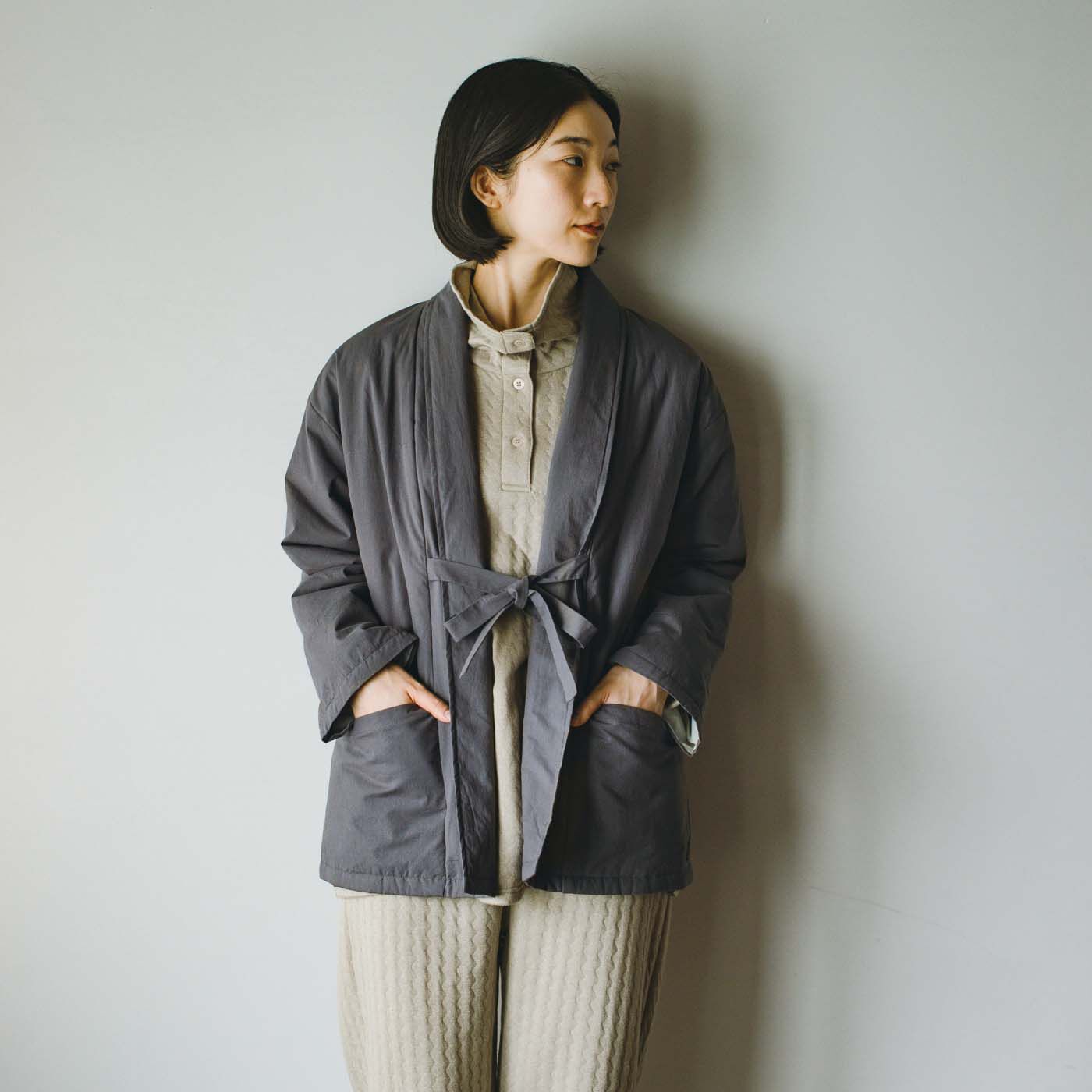 el:ment［エルメント］|el:ment　モダンはんてんでお宿気分 綿100％生地遣いの中わた入り羽織（はお）りライトコート〈スズ〉|前立てを折り返せばジャケット風にも。