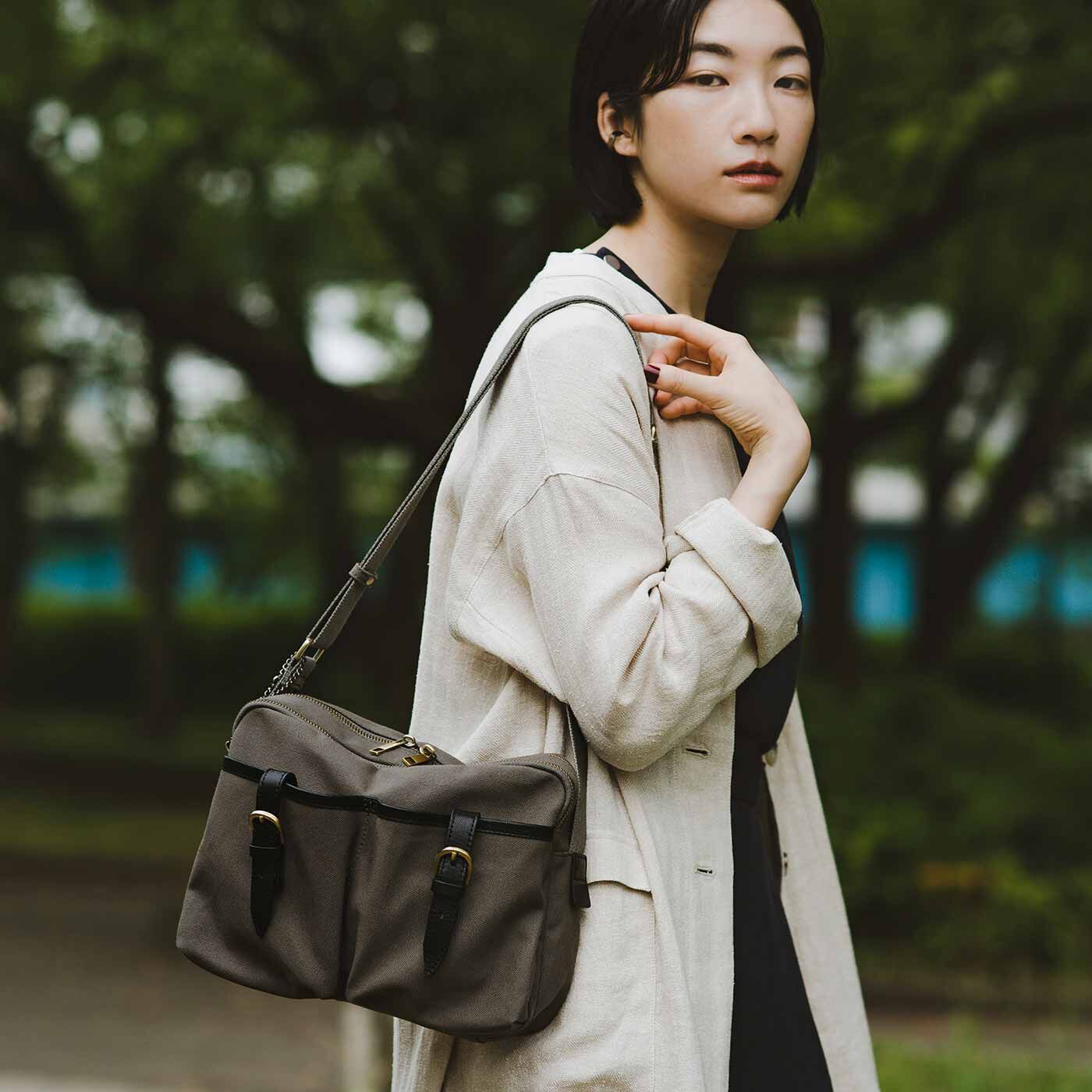 el:ment|el：ment 倉敷帆布と本革遣い ふたつの部屋で入れ分けできる ショルダーバッグ〈スズ〉