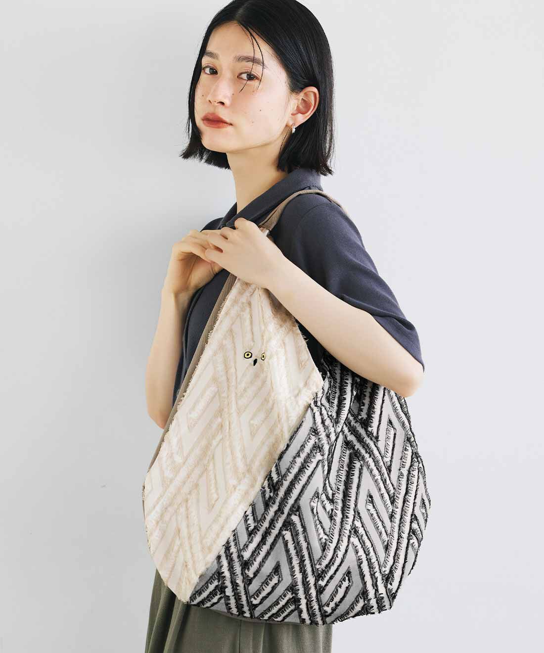 el:ment|旭山動物園・ボルネオの森応援商品 el：ment ふわりと丸いシロフクロウ 播州織カットジャカードの風合いを愉しむ あずまバッグ〈白黒斑紋〉