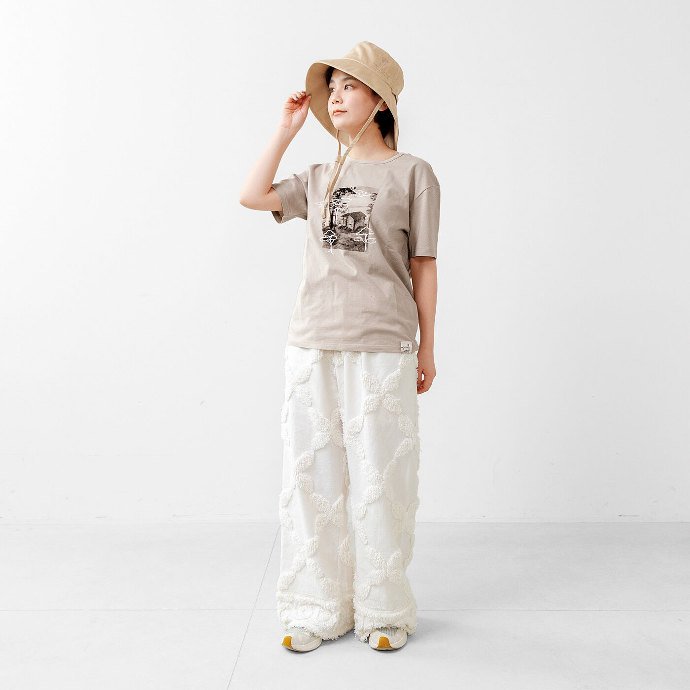 SAANA JA OLLI [サーナヤオッリ]|サーナ ヤ オッリ　フィンランドの旅先から届く　絵はがきみたいなフォトプリントTシャツの会|スタッフ 身長：157cm/トップスMサイズ着用