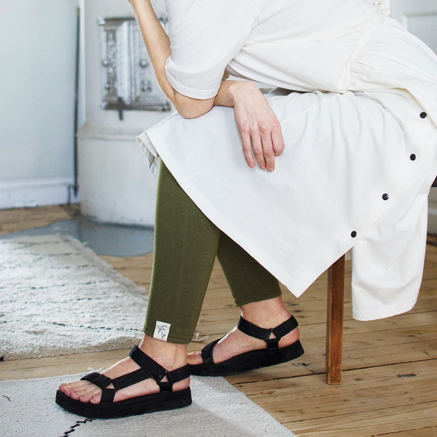 SAANA JA OLLI [サーナヤオッリ]|サーナ ヤ オッリ　隠れメッシュでむれにくく快適なコットン混レギンス〈UV対策/チャコールグレー〉|※写真はイメージです。お届けするカラーとは異なります。