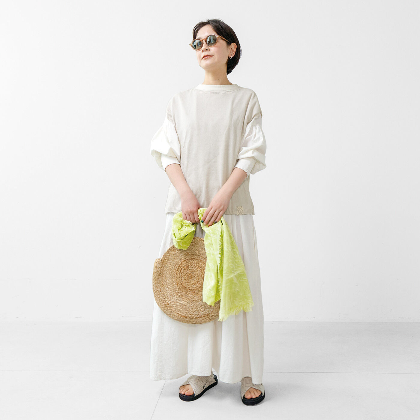 SAANA JA OLLI|サーナ ヤ オッリ　澄んだ空気をまとう軽やかさ　オーガニックコットン100％のニットベスト〈インクネイビー〉|ワンピースにレイヤードしても。スタッフ 身長：157cm/トップスMサイズ着用※写真はイメージです。お届けするカラーとは異なります。