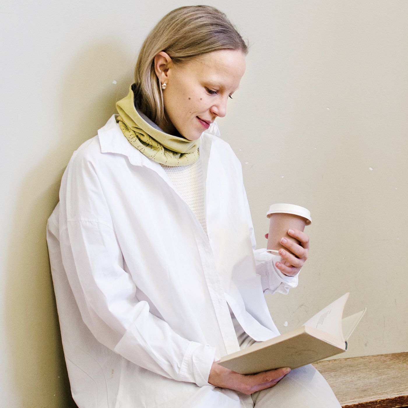 SAANA JA OLLI|サーナ ヤ オッリ　ふんわりコットン混でガーゼのような心地よさ　アレンジ楽しむUVネックカバー〈アッシュグレー〉|※写真はイメージです。お届けするカラーとは異なります。