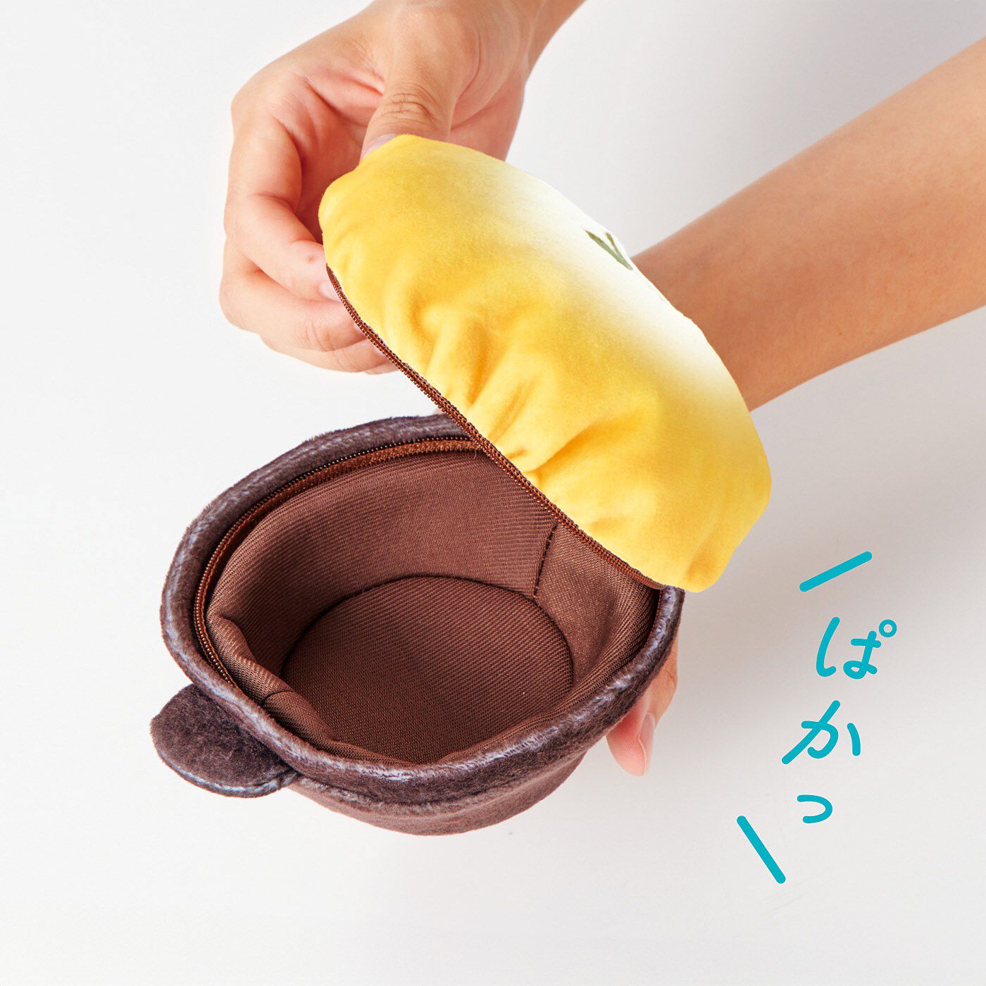 ミュージアム部|ミュージアム部　江戸時代の魅惑のお料理「たまごふわふわ」を愛でるポーチ|ファスナー付きでぐるりと開閉できます。