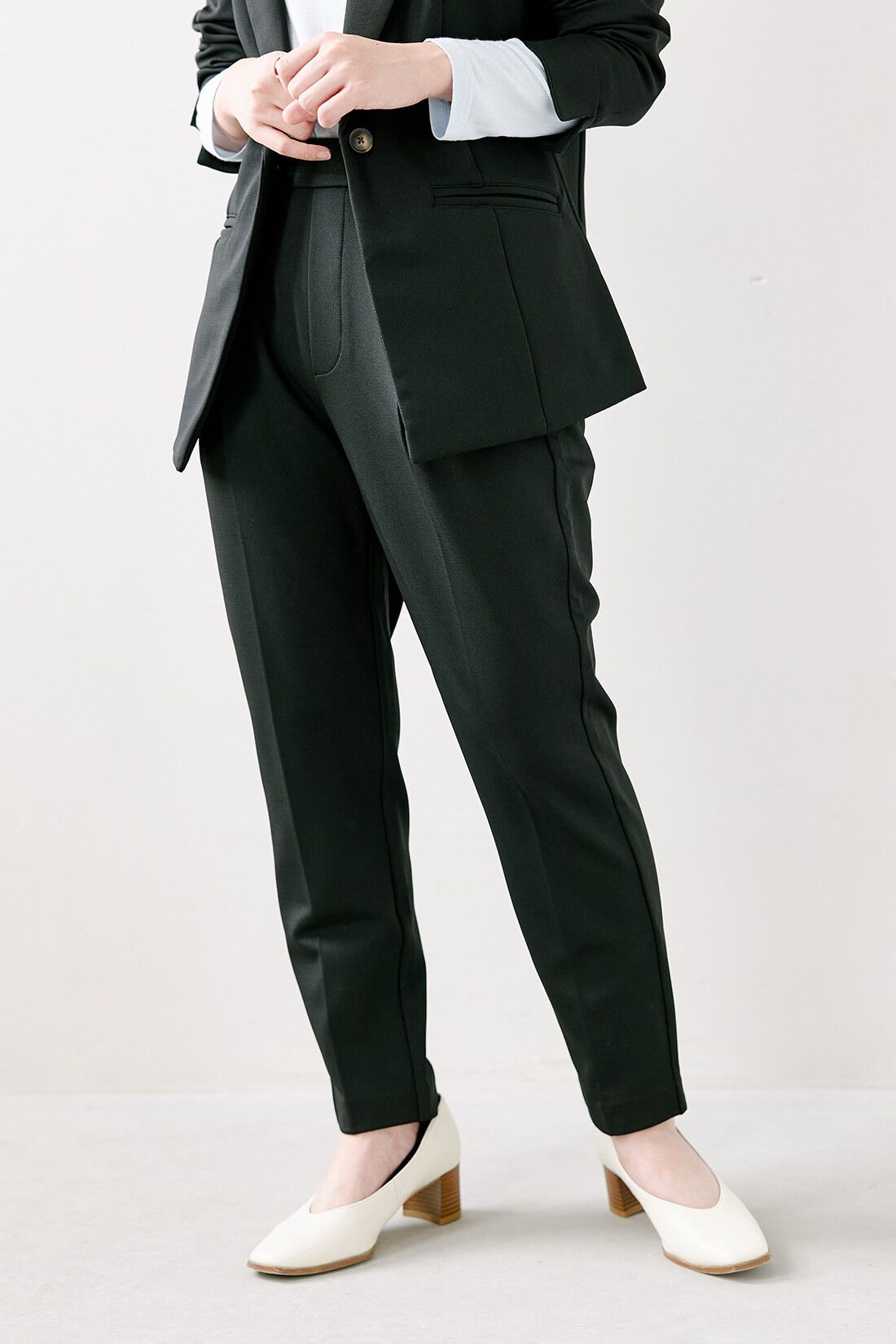 THREE FIFTY STANDARD|花粉リリース＆UVケア 純黒素材 バレエフィットR ジャケット〈黒〉と花粉リリース UVケア 純黒素材 バレエフィットRパンツ〈黒〉のコーディネート|【着用サイズ】ジャケット：SP　トップス：M　パンツ：SP