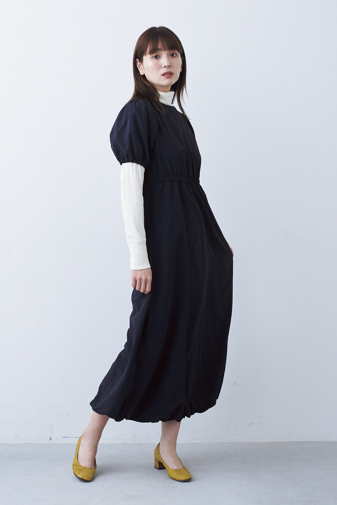 フェリシモファッションニュース|バルーンヘムワンピース〈ネイビー〉|モデル身長：168cm　Mサイズ着用
