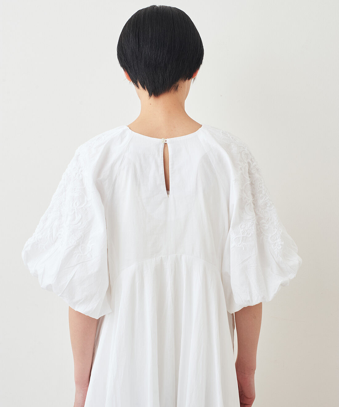 フェリシモファッションニュース|AAYUSHI パフスリーブエンブロイダリーフレアワンピース　SEN0214【WEB LIMITED ITEMS】