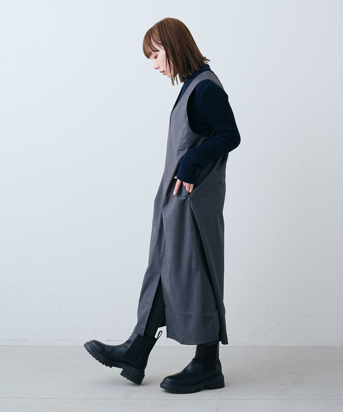 THREE FIFTY STANDARD［スリーフィフティースタンダード］|ウールライクなVネック ジャンパースカート〈杢グレー〉のコーディネート