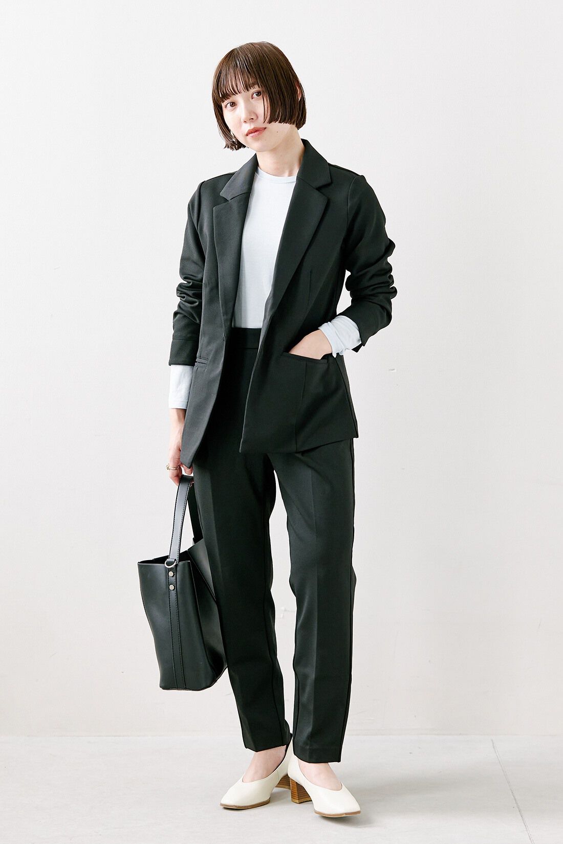 THREE FIFTY STANDARD|花粉リリース＆UVケア 純黒素材 バレエフィットR ジャケット〈黒〉と花粉リリース UVケア 純黒素材 バレエフィットRパンツ〈黒〉のコーディネート|【着用サイズ】ジャケット：SP　トップス：M　パンツ：SP