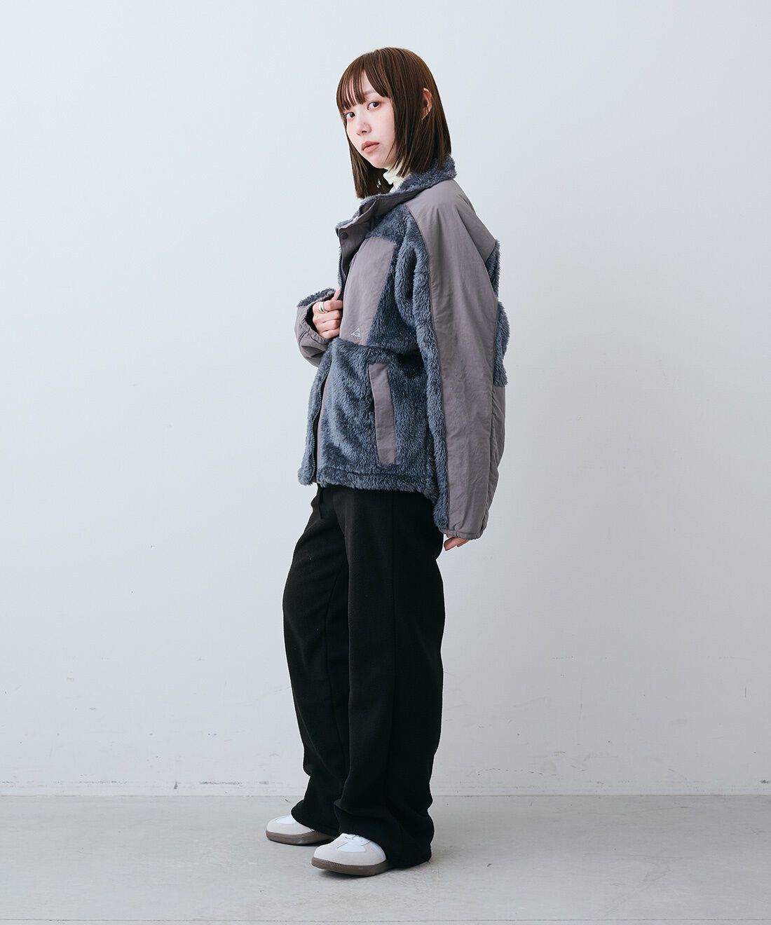 MEDE19F|GERRY（R）フリースボンディングボアジャケット〈グレー〉とGERRY（R）  フリースパンツ〈ブラック〉のコーディネート