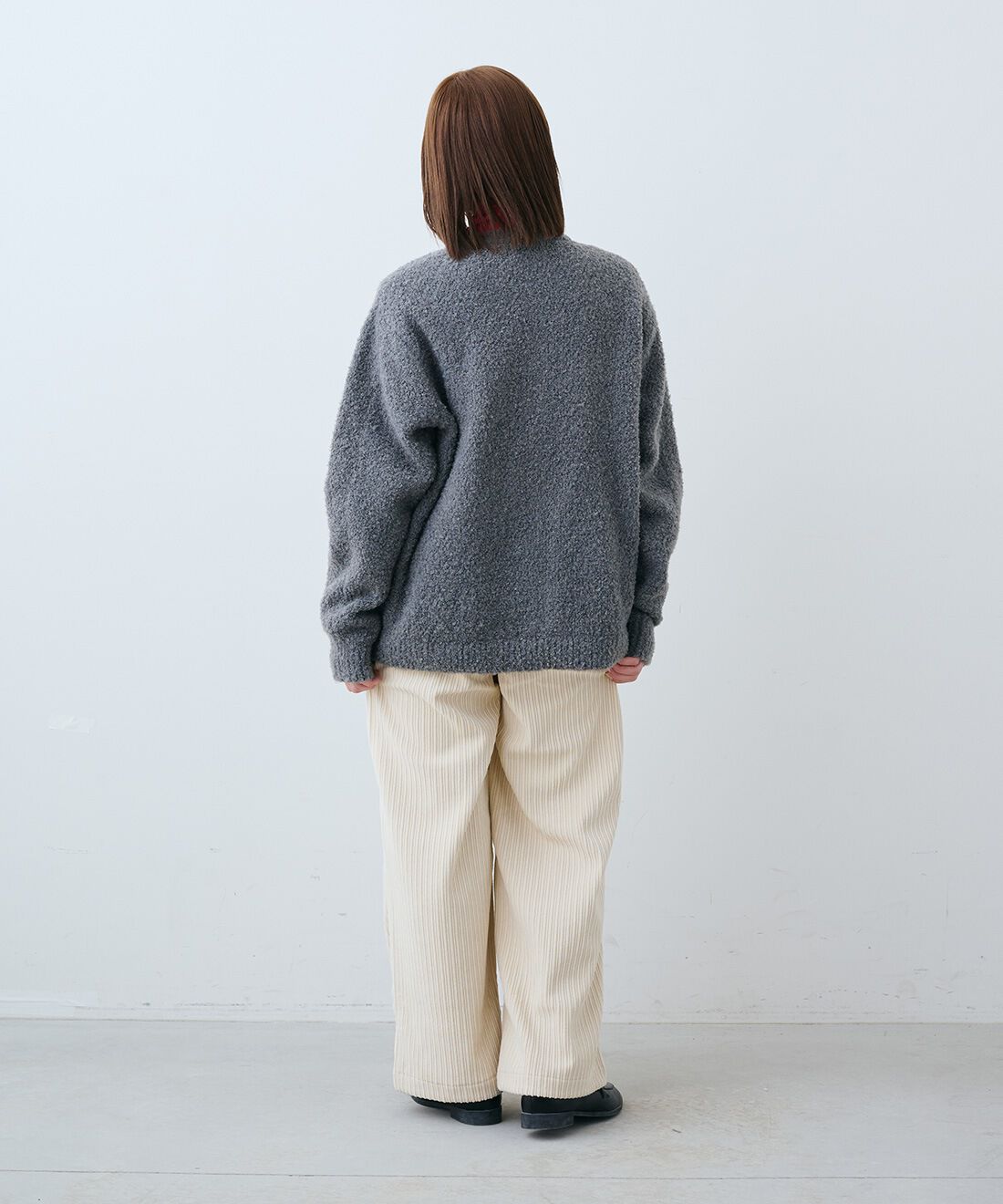 Live in  comfort|上品で気分が上がる 洗えるニットアウター〈グレー〉とメロウで華やぎ　綿混タートルネック〈ＲＤ〉のコーディネート