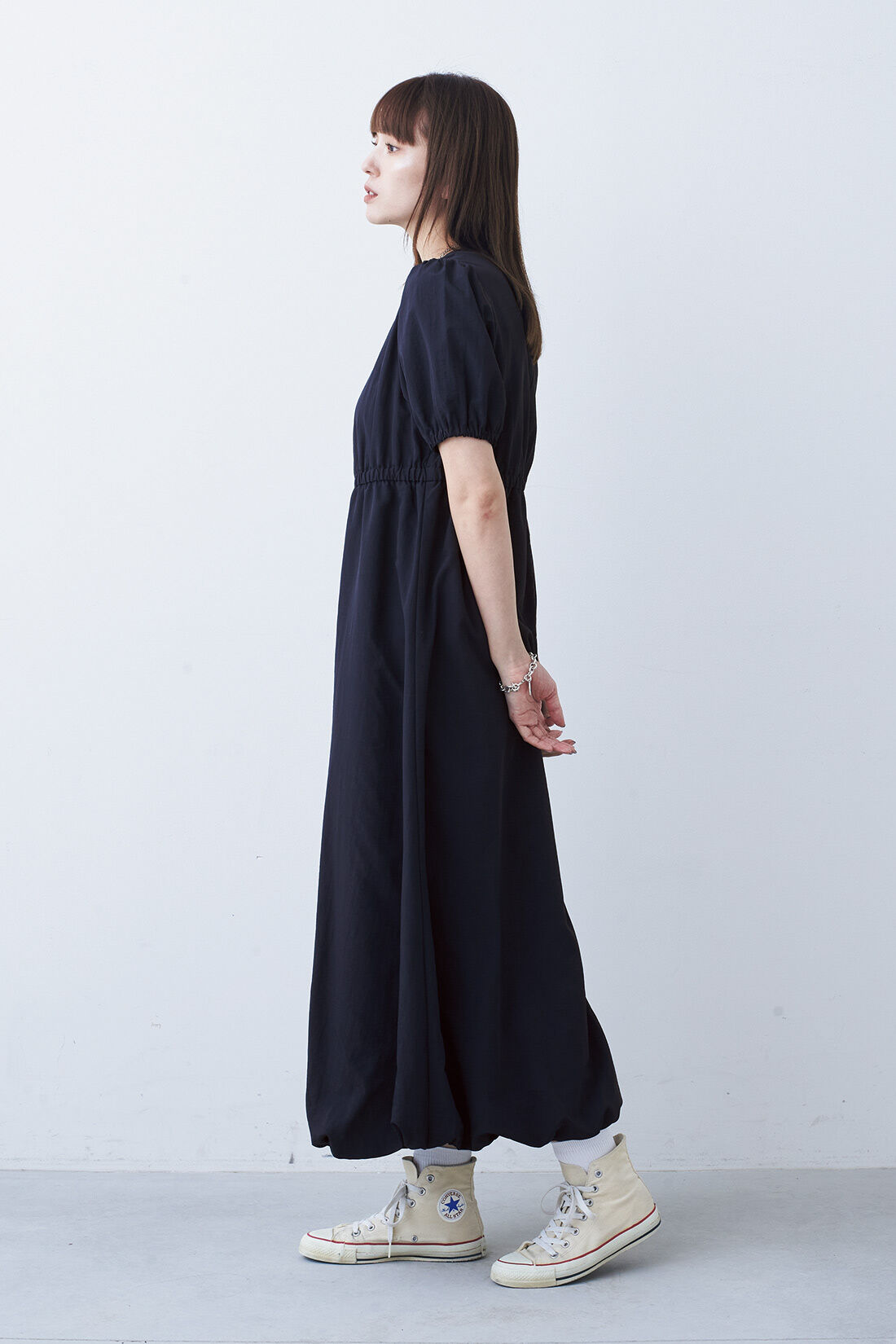 フェリシモファッションニュース|バルーンヘムワンピース〈ネイビー〉|モデル身長：168cm　Mサイズ着用