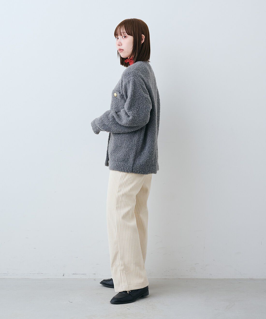 Live in  comfort|上品で気分が上がる 洗えるニットアウター〈グレー〉とメロウで華やぎ　綿混タートルネック〈ＲＤ〉のコーディネート