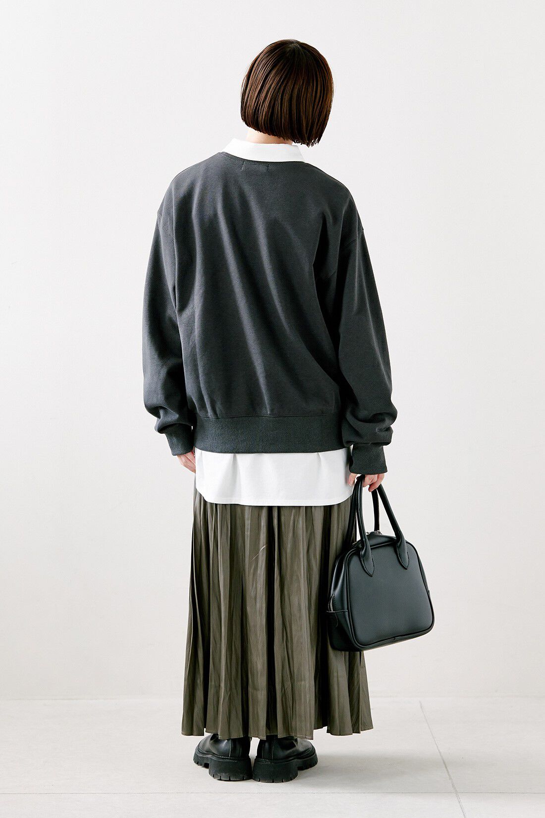 MEDE19F|Saturday Evening Post プリントトレーナー〈チャコールグレー〉と着心地らくちんな伸びるシャツ　リブインのコーディネート|【着用サイズ】スウェット：M　スカート：MP