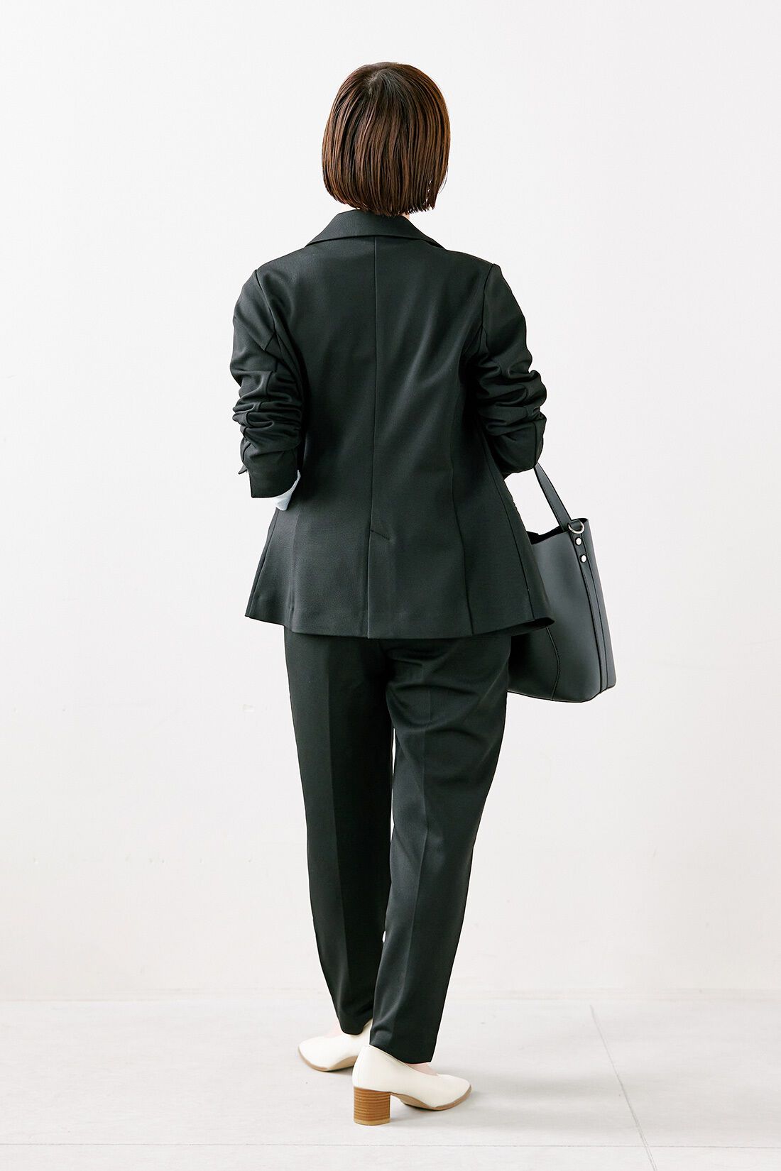 THREE FIFTY STANDARD|花粉リリース＆UVケア 純黒素材 バレエフィットR ジャケット〈黒〉と花粉リリース UVケア 純黒素材 バレエフィットRパンツ〈黒〉のコーディネート|【着用サイズ】ジャケット：SP　トップス：M　パンツ：SP