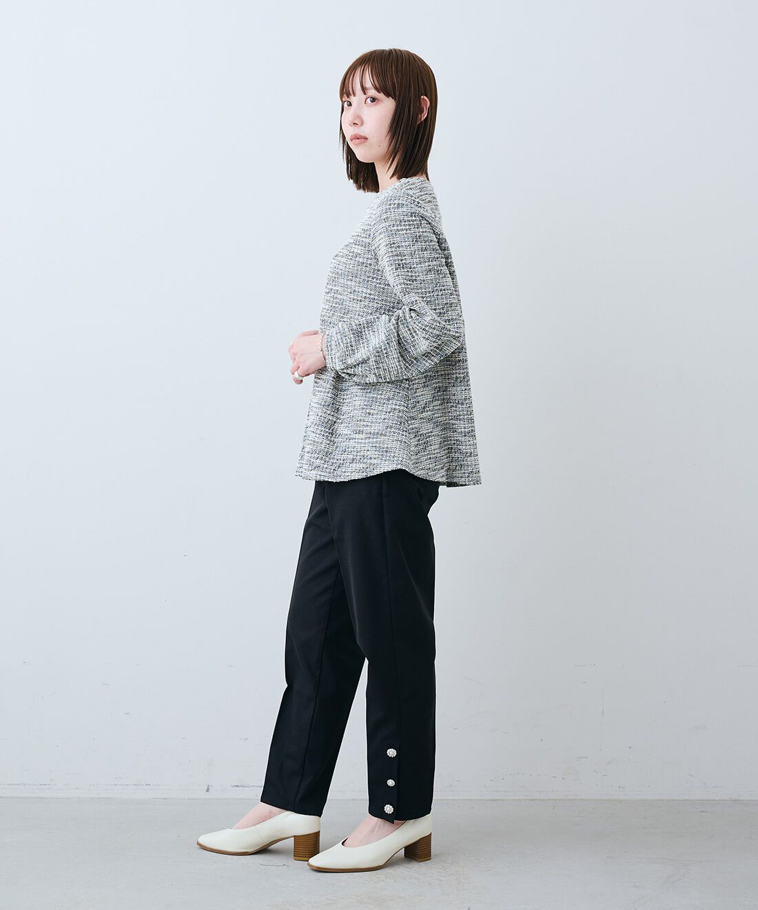 ビジューテーパードパンツ〈ブラック〉ＩＥのコーディネート
