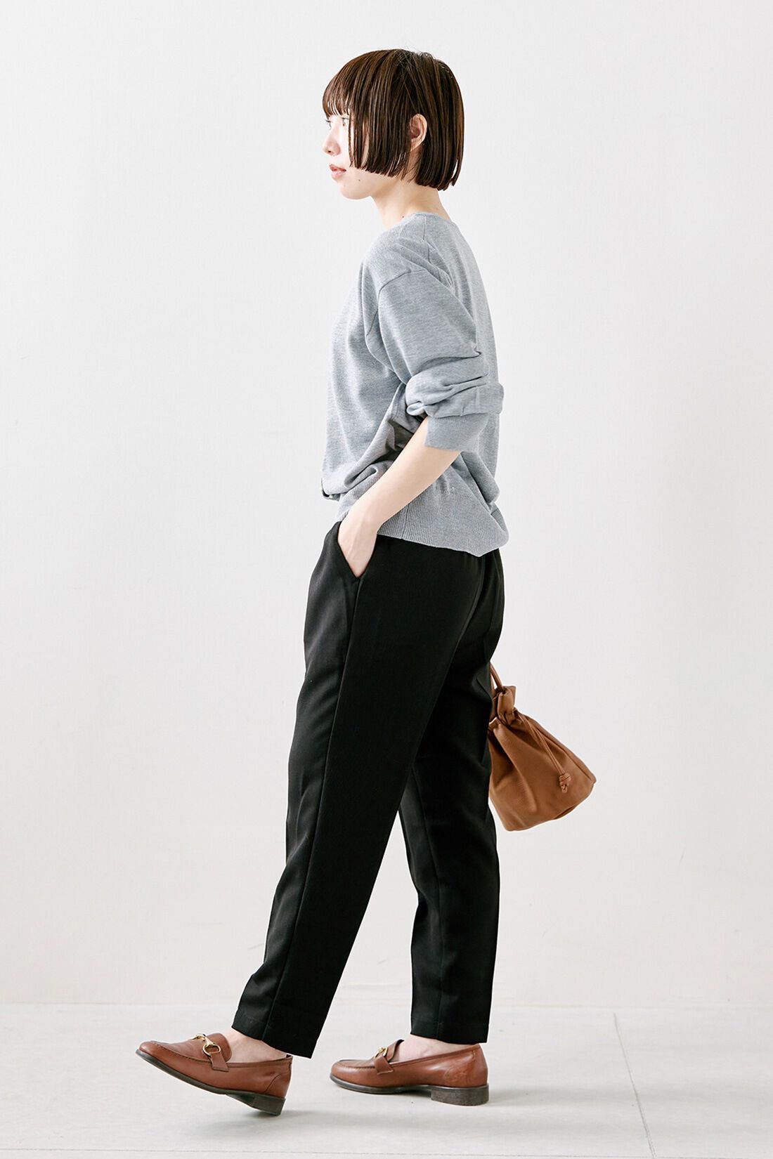 Live in  comfort|プチパール調 上品 華やぐ カーディガン〈グレー〉ときれいだねパンツテーパード〈ＢＫ〉リブインのコーディネート|【着用サイズ】トップス：S　パンツ：１（SP）