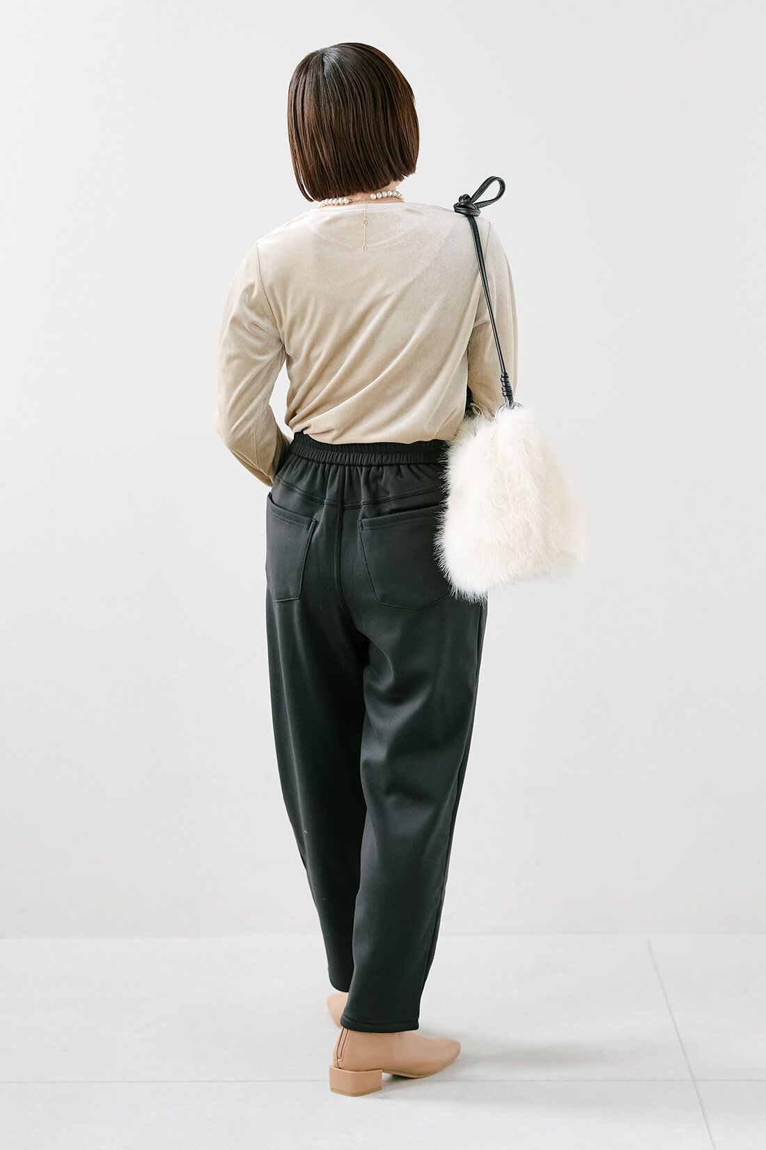 THREE FIFTY STANDARD|マシュマリッチ ゆる テーパード パンツ〈黒〉のコーディネート|【着用サイズ】トップス:S パンツ:SP THREE FIFTY STANDARD|マシュマリッチ ゆる テーパード パンツ〈黒〉のコーディネート|【着用サイズ】トップス:S パンツ:SP