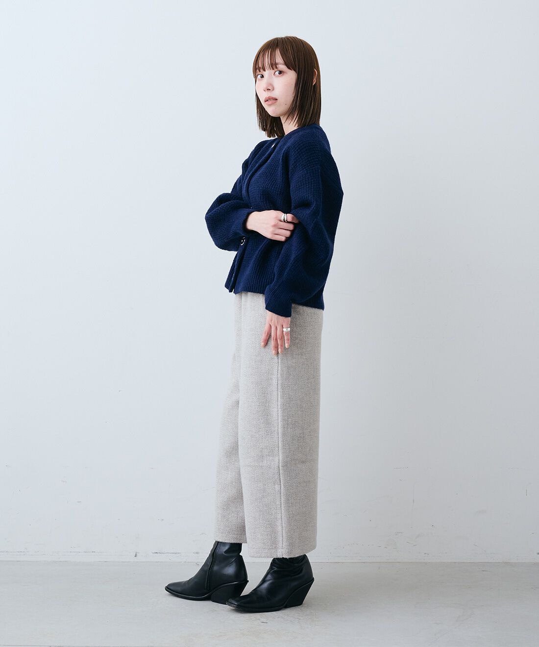 ウールライク素材のクロップド丈ワイドパンツ〈グレー〉のコーディネート