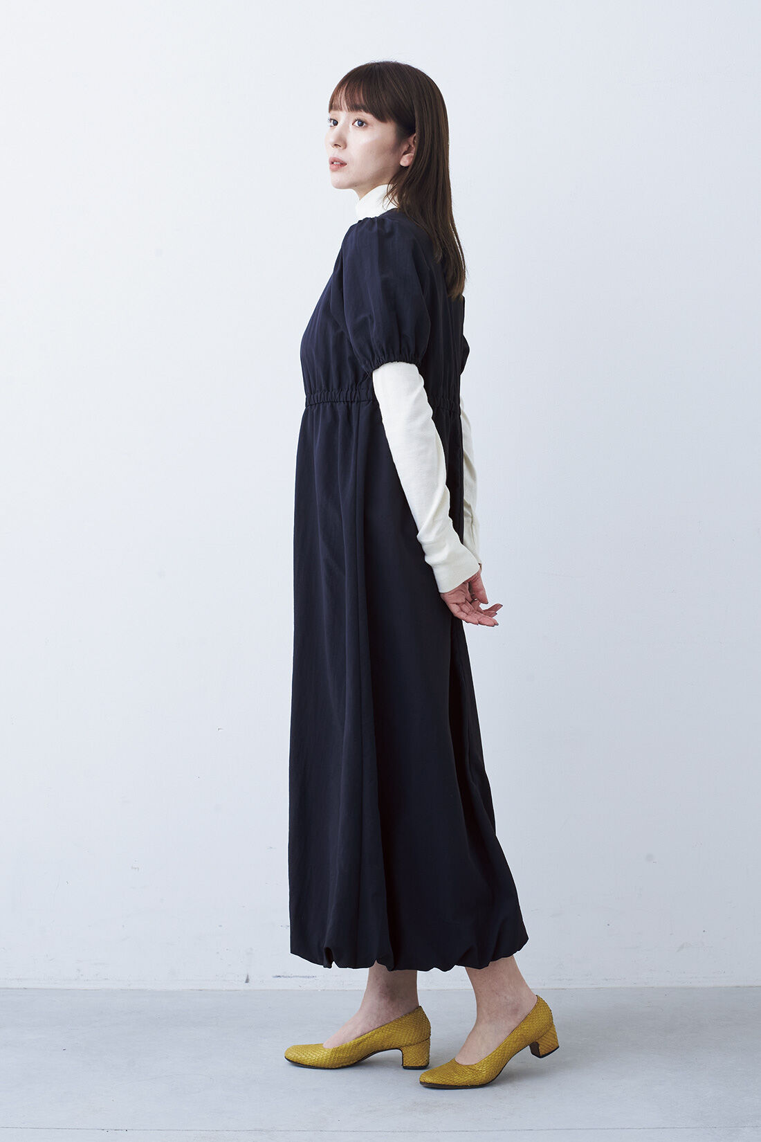 フェリシモファッションニュース|バルーンヘムワンピース〈ネイビー〉|モデル身長：168cm　Mサイズ着用