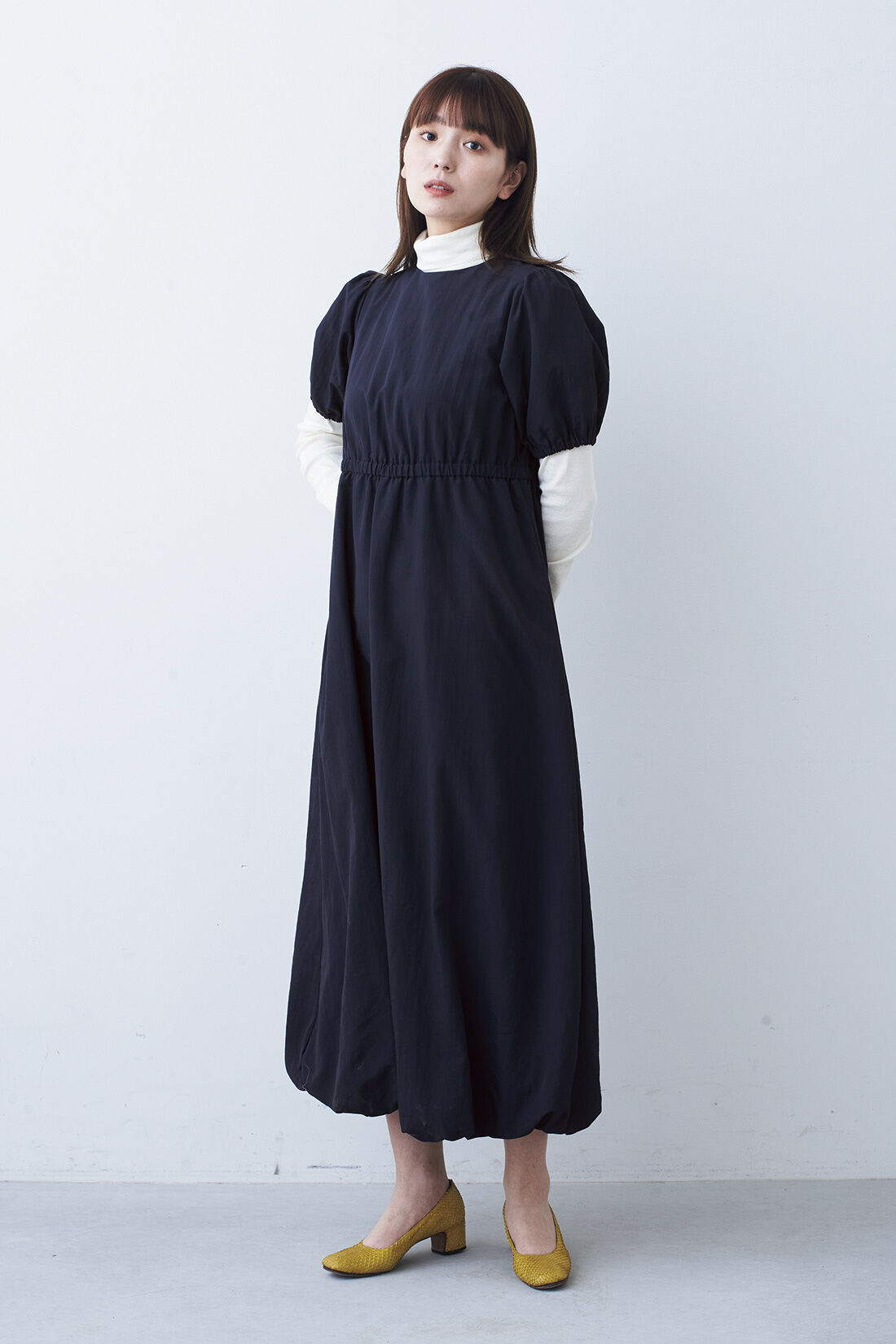 フェリシモファッションニュース|バルーンヘムワンピース〈ネイビー〉|モデル身長：168cm　Mサイズ着用