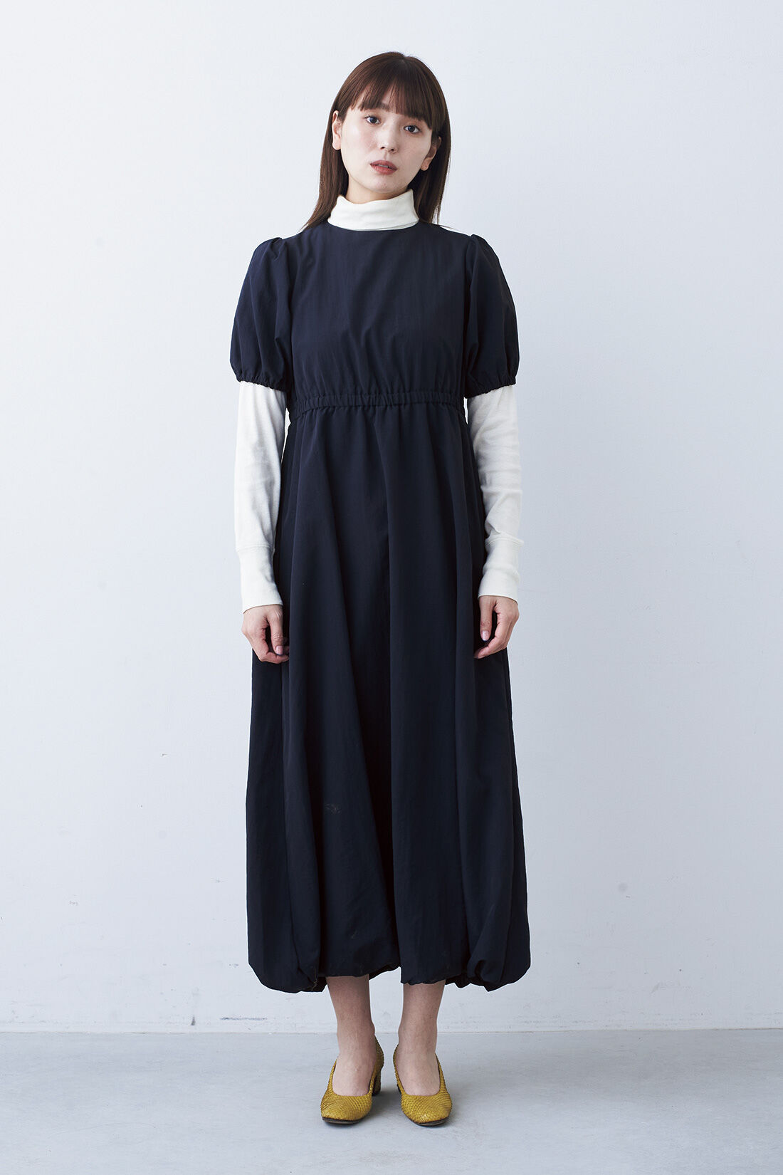 フェリシモファッションニュース|バルーンヘムワンピース〈ネイビー〉|モデル身長：168cm　Mサイズ着用