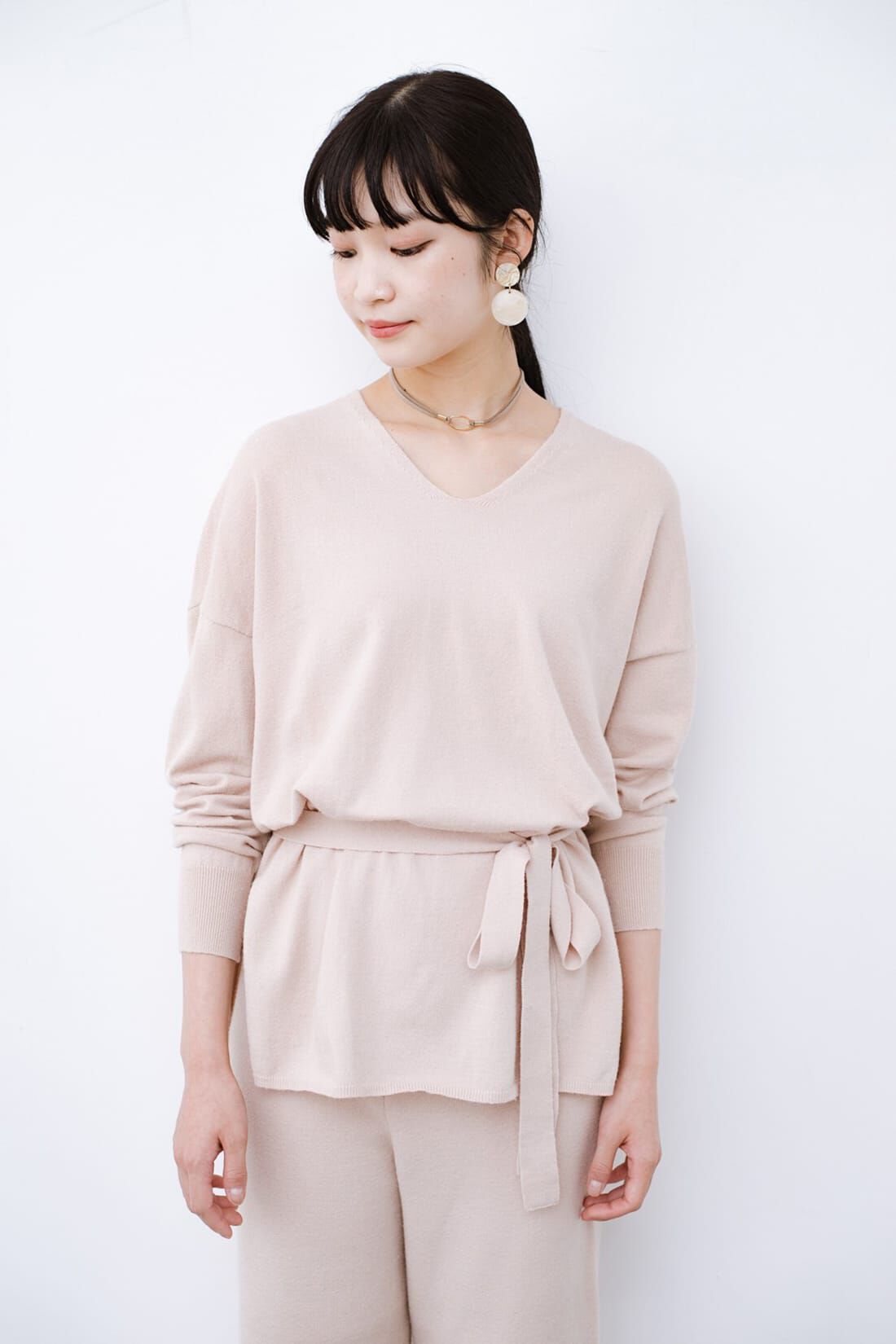 haco!|ｈａｃｏ！ 楽ちんなのにオシャレに見えて着まわしやすい！Ｖネックニットとパンツのニットアップ〈ライトベージュ〉