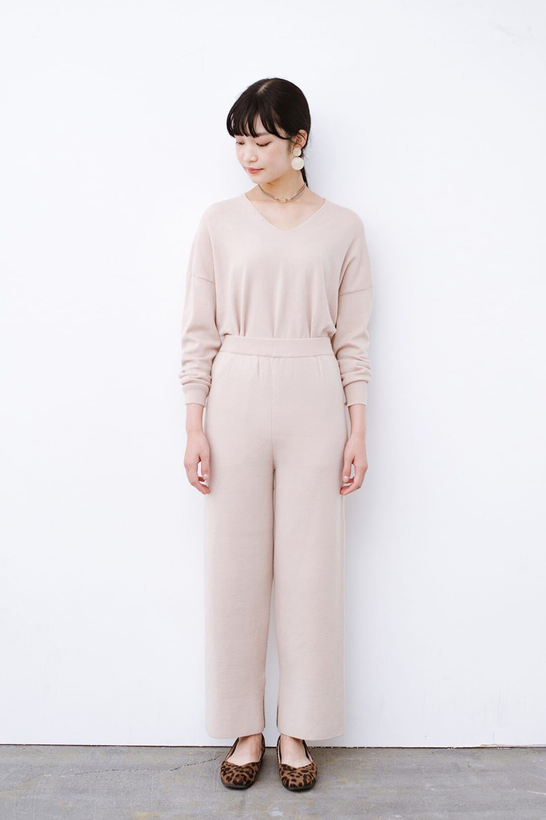haco!|ｈａｃｏ！ 楽ちんなのにオシャレに見えて着まわしやすい！Ｖネックニットとパンツのニットアップ〈ライトベージュ〉