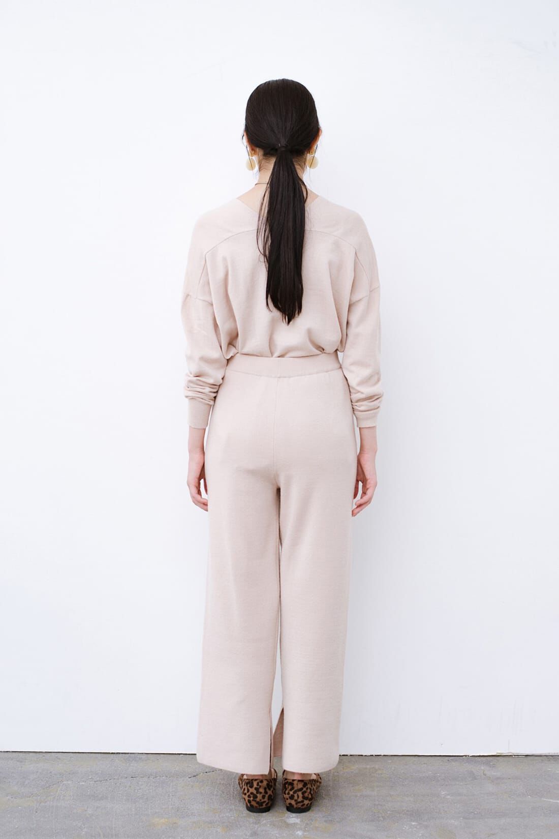 haco!|ｈａｃｏ！ 楽ちんなのにオシャレに見えて着まわしやすい！Ｖネックニットとパンツのニットアップ〈ライトベージュ〉