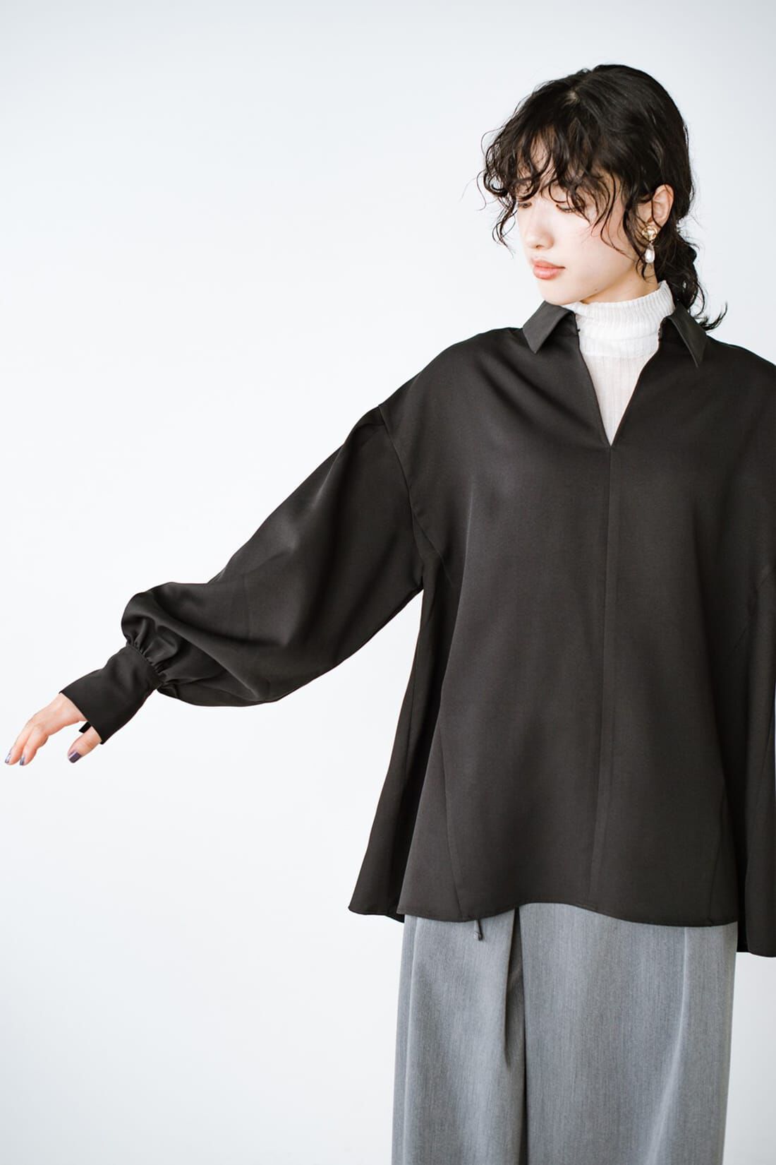 haco!|ｈａｃｏ！ ゆとりを手に、出かけよう！ゆるシルエットのボリュームスリーブブラウス〈ブラック〉