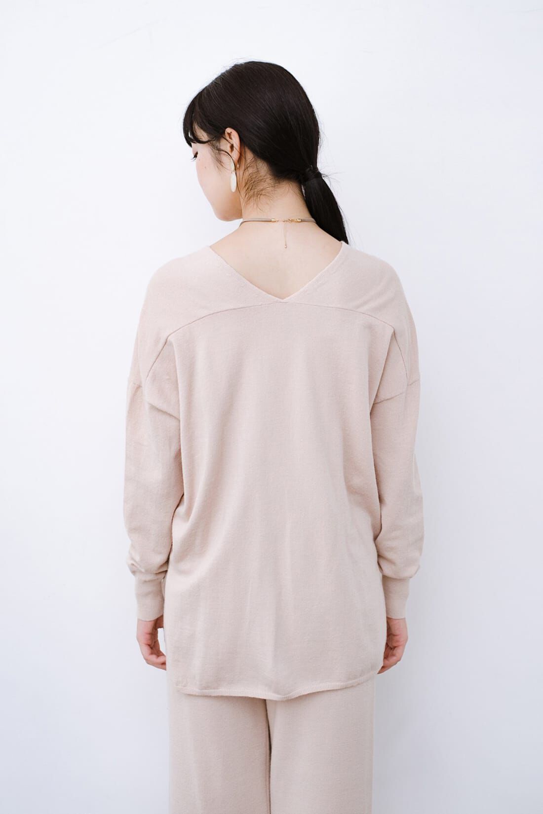 haco!|ｈａｃｏ！ 楽ちんなのにオシャレに見えて着まわしやすい！Ｖネックニットとパンツのニットアップ〈ライトベージュ〉