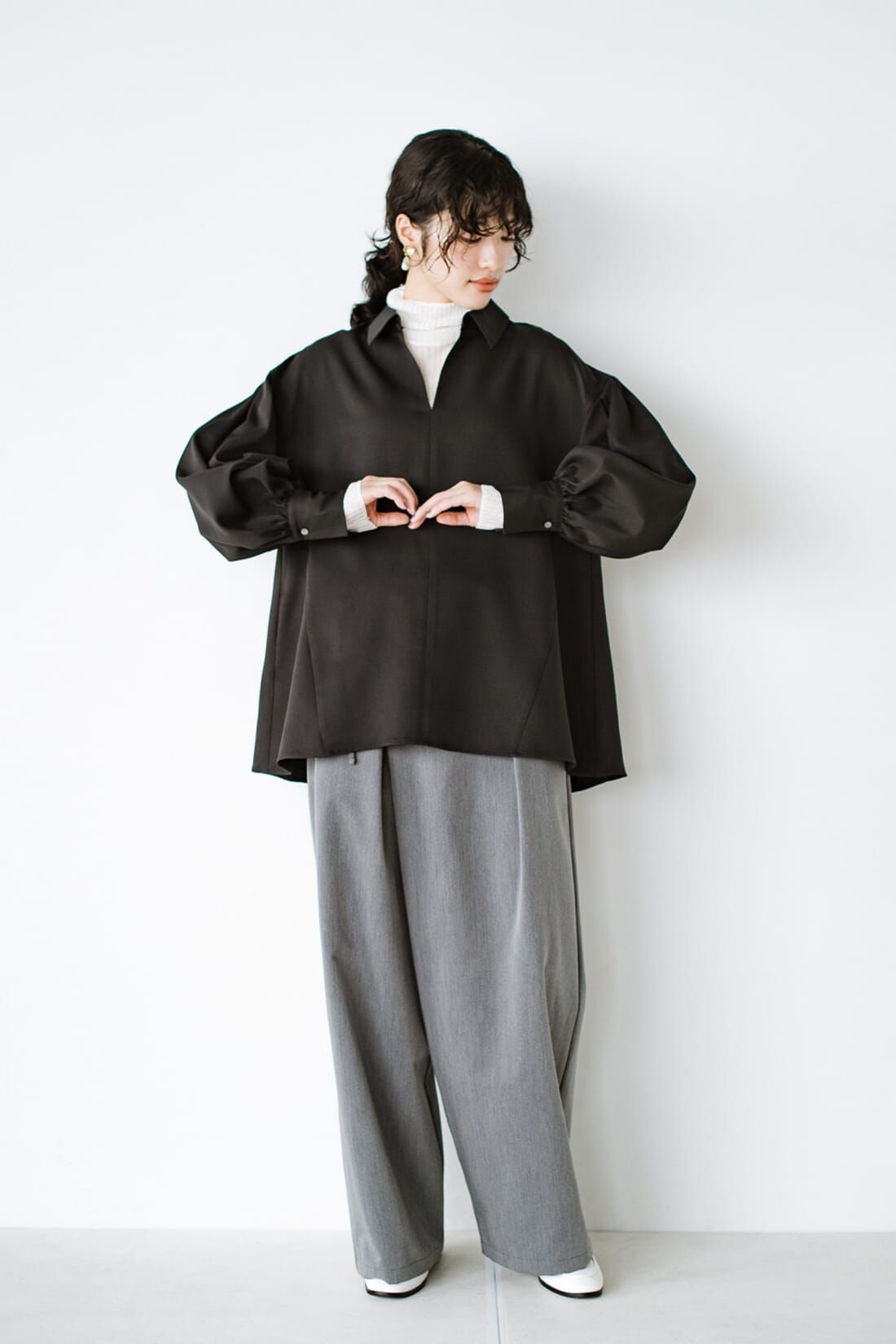 haco!|ｈａｃｏ！ ゆとりを手に、出かけよう！ゆるシルエットのボリュームスリーブブラウス〈ブラック〉