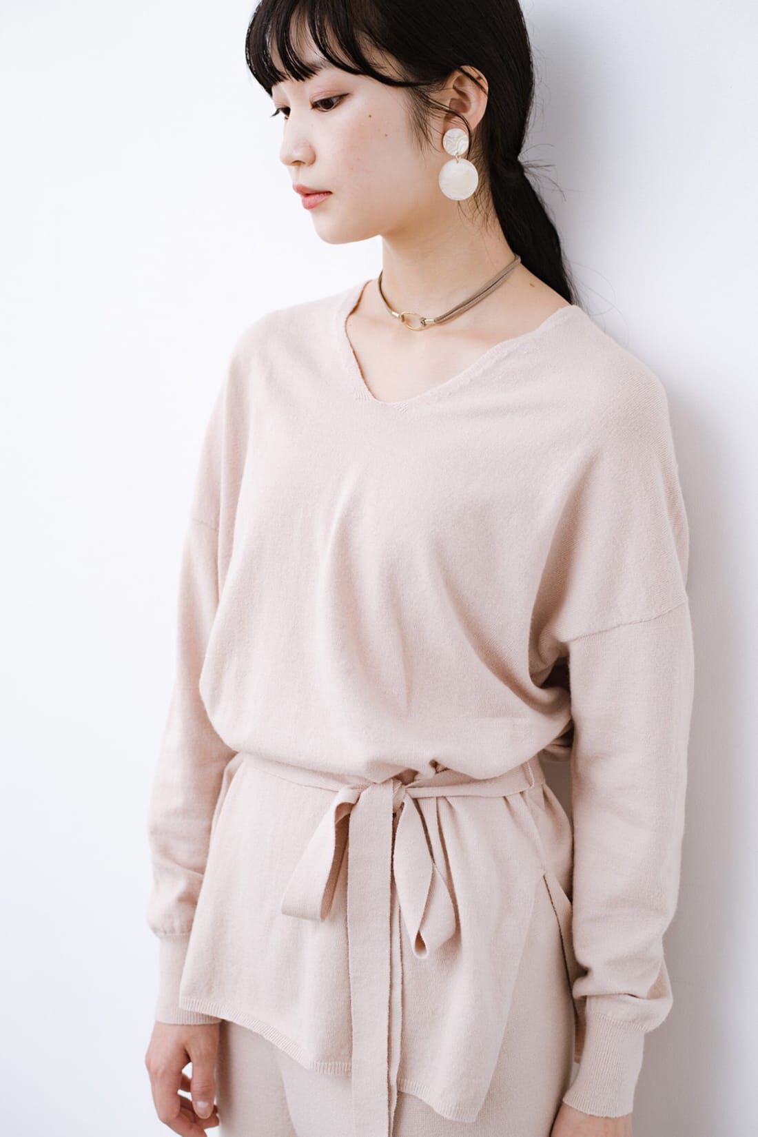 haco!|ｈａｃｏ！ 楽ちんなのにオシャレに見えて着まわしやすい！Ｖネックニットとパンツのニットアップ〈ライトベージュ〉