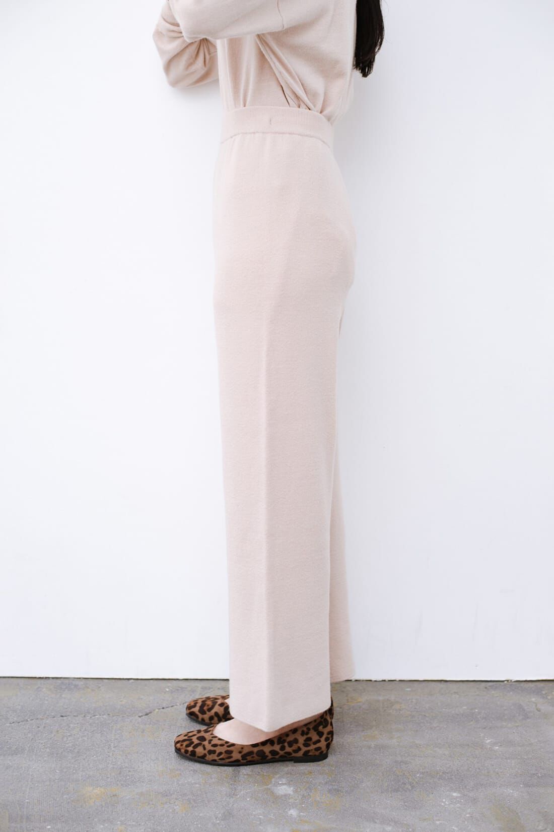 haco!|ｈａｃｏ！ 楽ちんなのにオシャレに見えて着まわしやすい！Ｖネックニットとパンツのニットアップ〈ライトベージュ〉