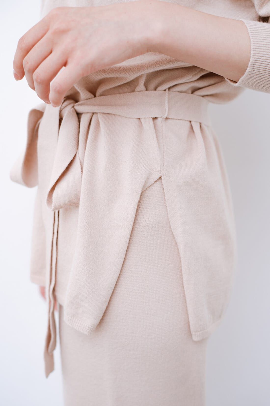haco!|ｈａｃｏ！ 楽ちんなのにオシャレに見えて着まわしやすい！Ｖネックニットとパンツのニットアップ〈ライトベージュ〉