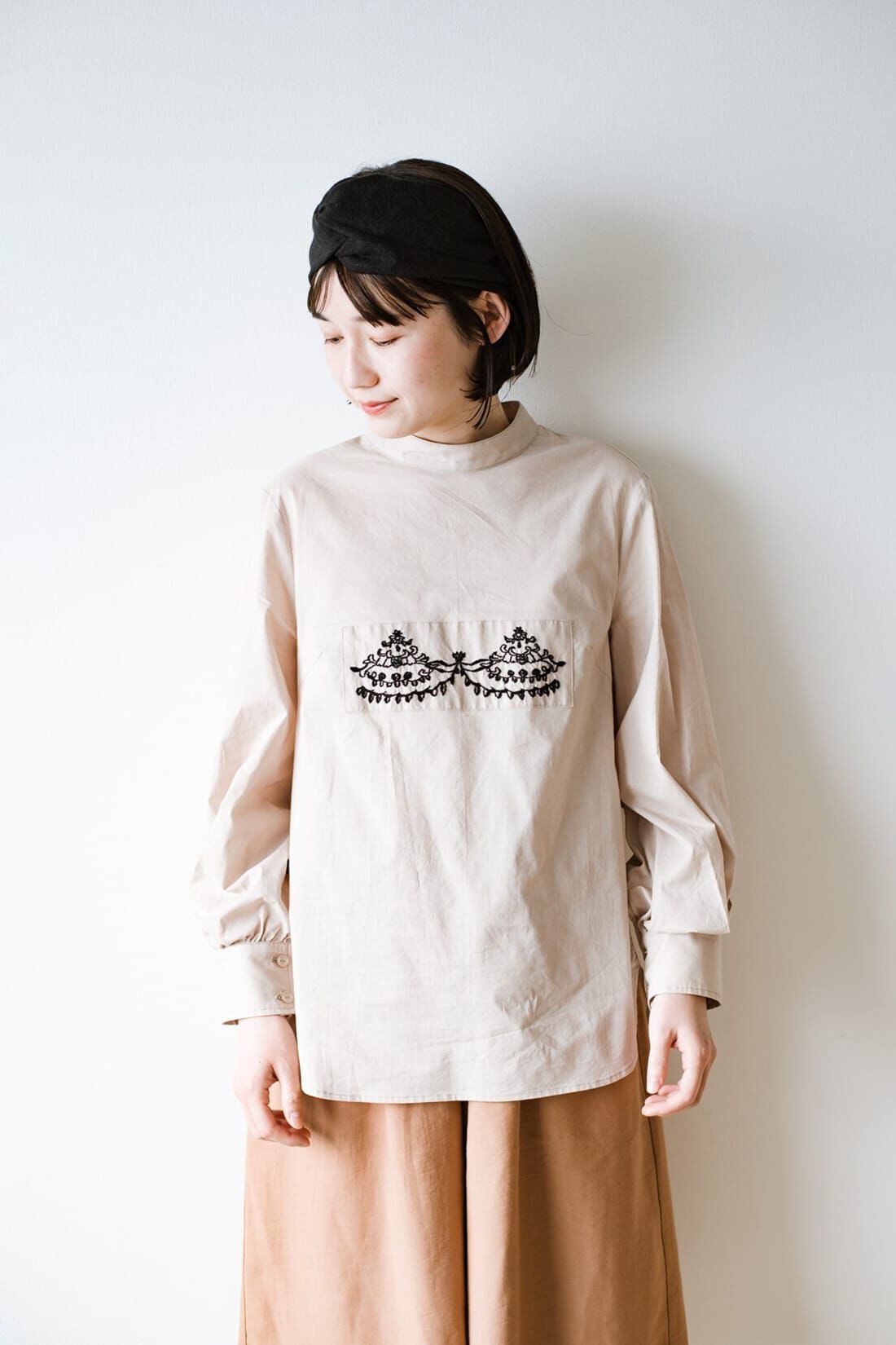 haco!|ｈａｃｏ！　上品な刺繍がまるでレースのよう　オーガニックコットンの袖ぽんわりブラウス　ｆｒｏｍ　Ｓｔｉｔｃｈ　ｂｙ　Ｓｔｉｔｃｈ