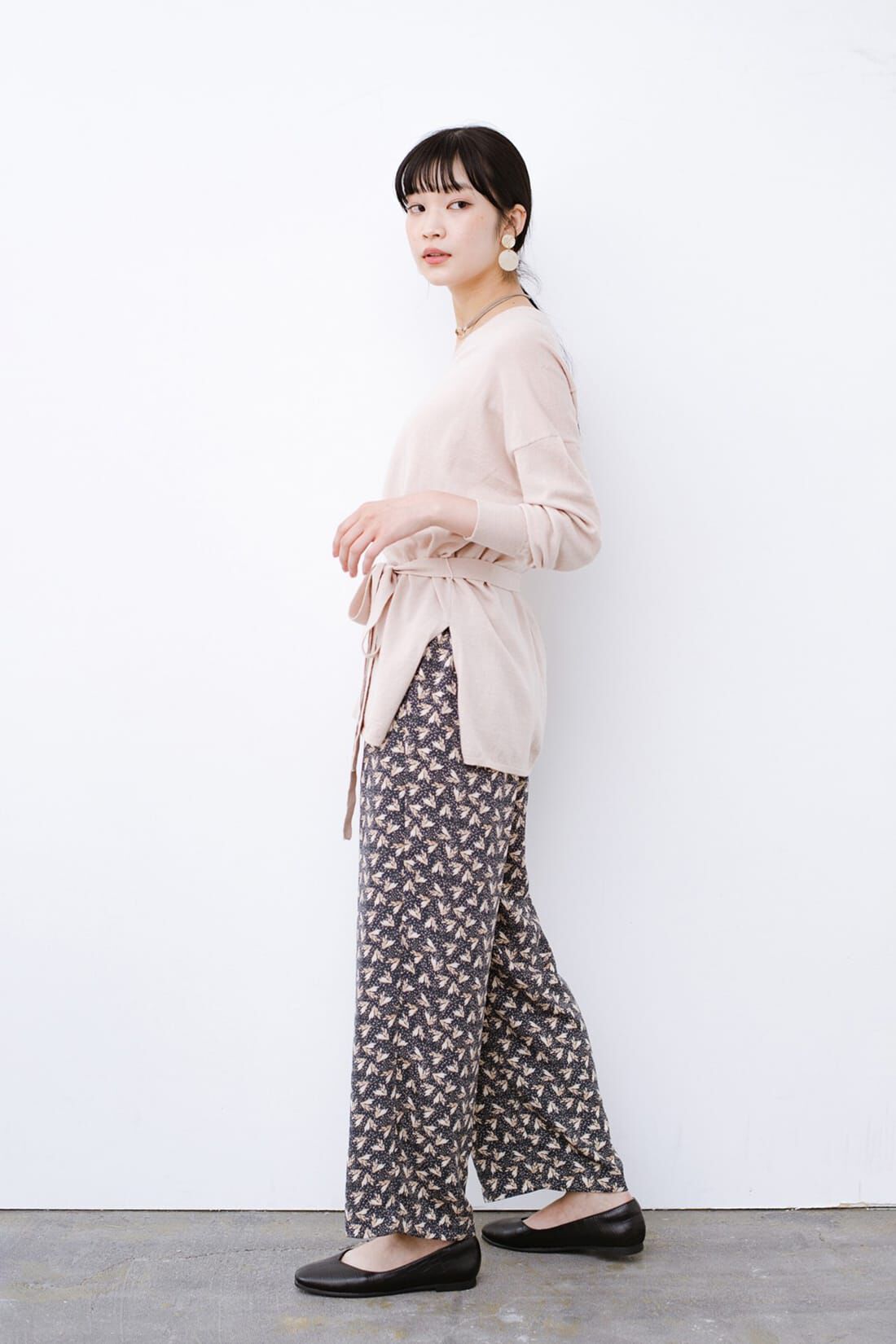 haco!|ｈａｃｏ！ 楽ちんなのにオシャレに見えて着まわしやすい！Ｖネックニットとパンツのニットアップ〈ライトベージュ〉