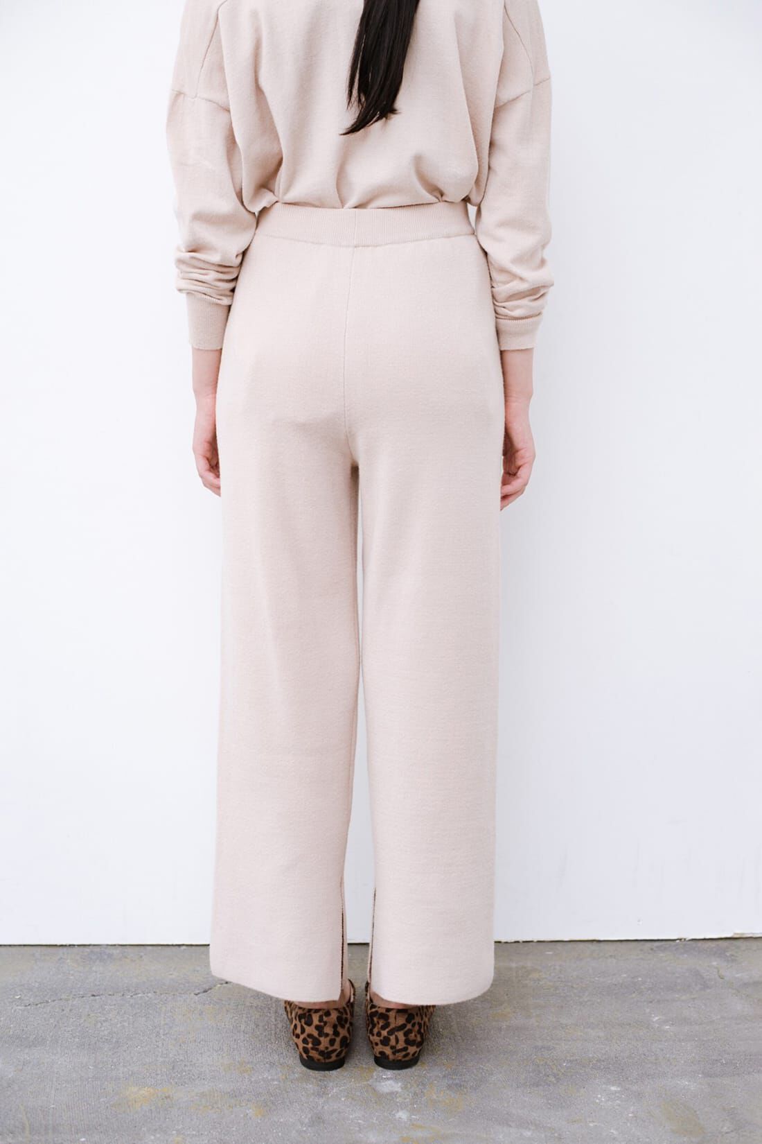 haco!|ｈａｃｏ！ 楽ちんなのにオシャレに見えて着まわしやすい！Ｖネックニットとパンツのニットアップ〈ライトベージュ〉