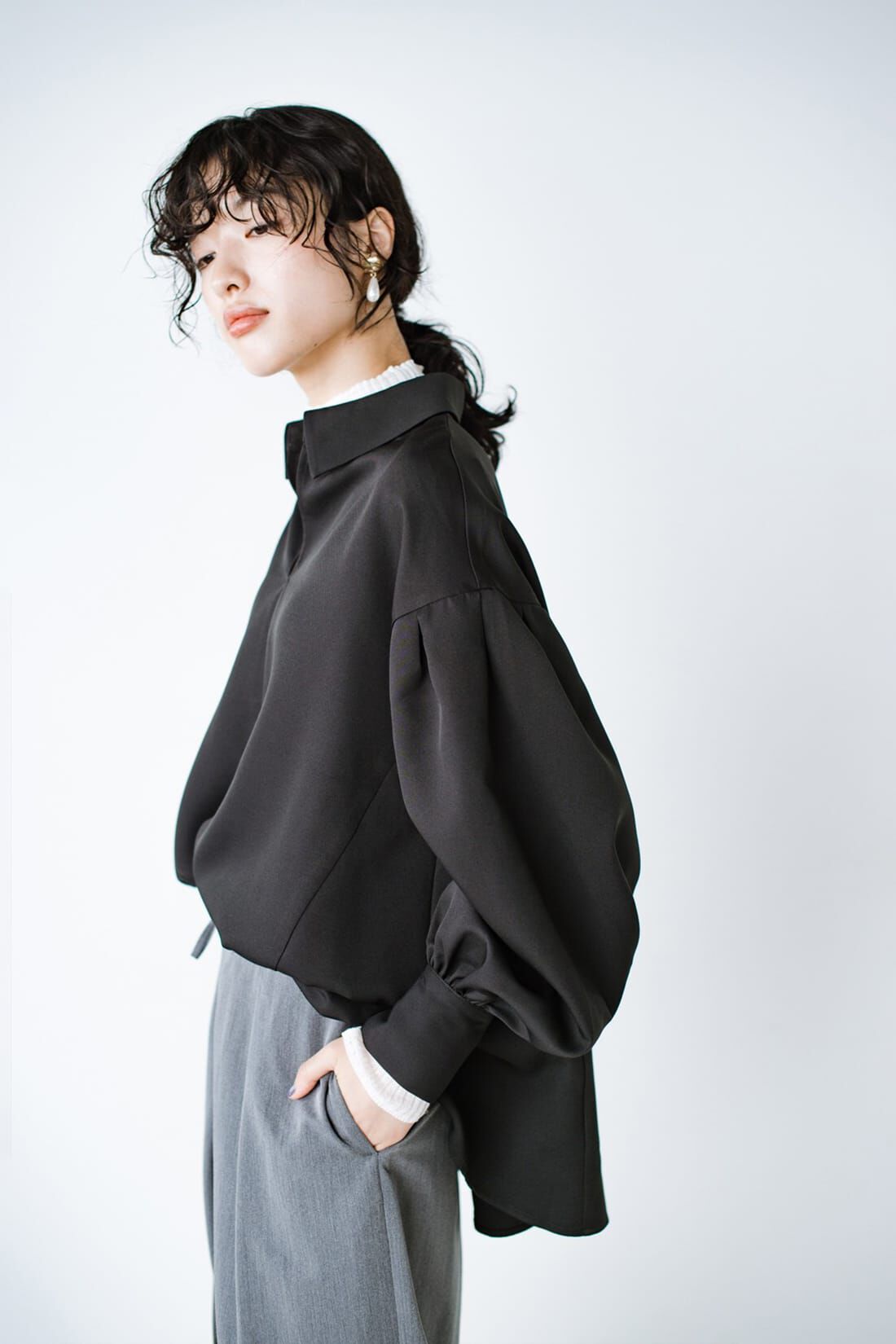 haco!|ｈａｃｏ！ ゆとりを手に、出かけよう！ゆるシルエットのボリュームスリーブブラウス〈ブラック〉