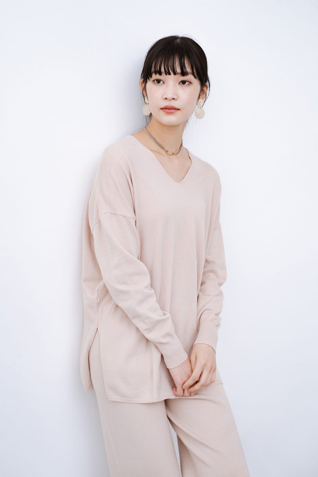 haco!|ｈａｃｏ！ 楽ちんなのにオシャレに見えて着まわしやすい！Ｖネックニットとパンツのニットアップ〈ライトベージュ〉