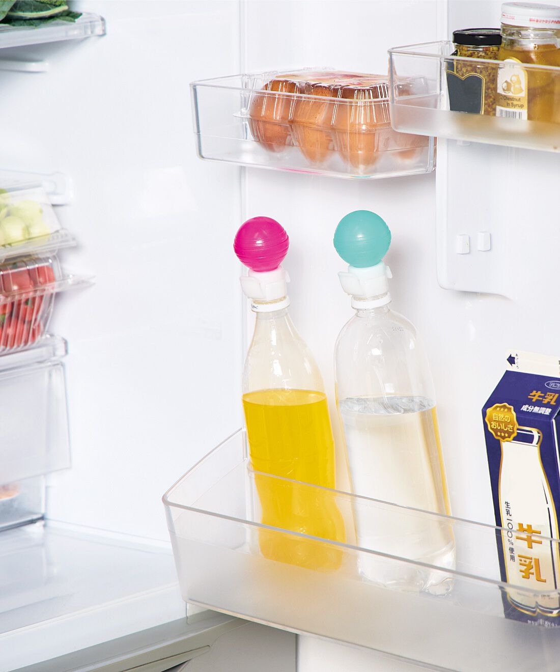 フェリシモギフトショップ|ポンプ加圧で炭酸キープ　ソーダフレッシュ〈２色セット〉|容量の多い炭酸ジュースや炭酸水の冷蔵庫保存に便利。