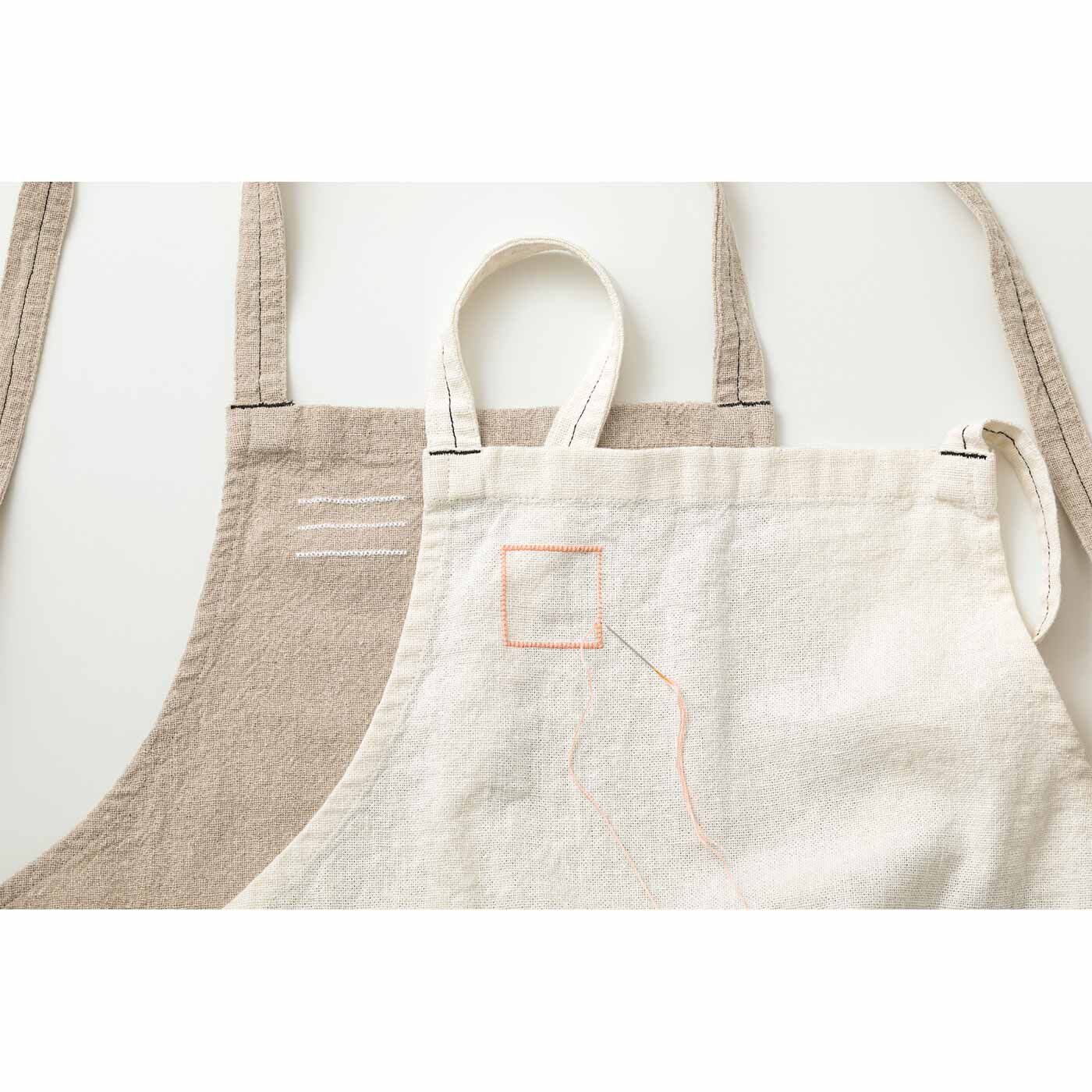 フェリシモギフトショップ|心地よいおうち時間 綿麻素材のHYGGEエプロン〈NATURAL〉|クロスステッチでアレンジを加えても。
