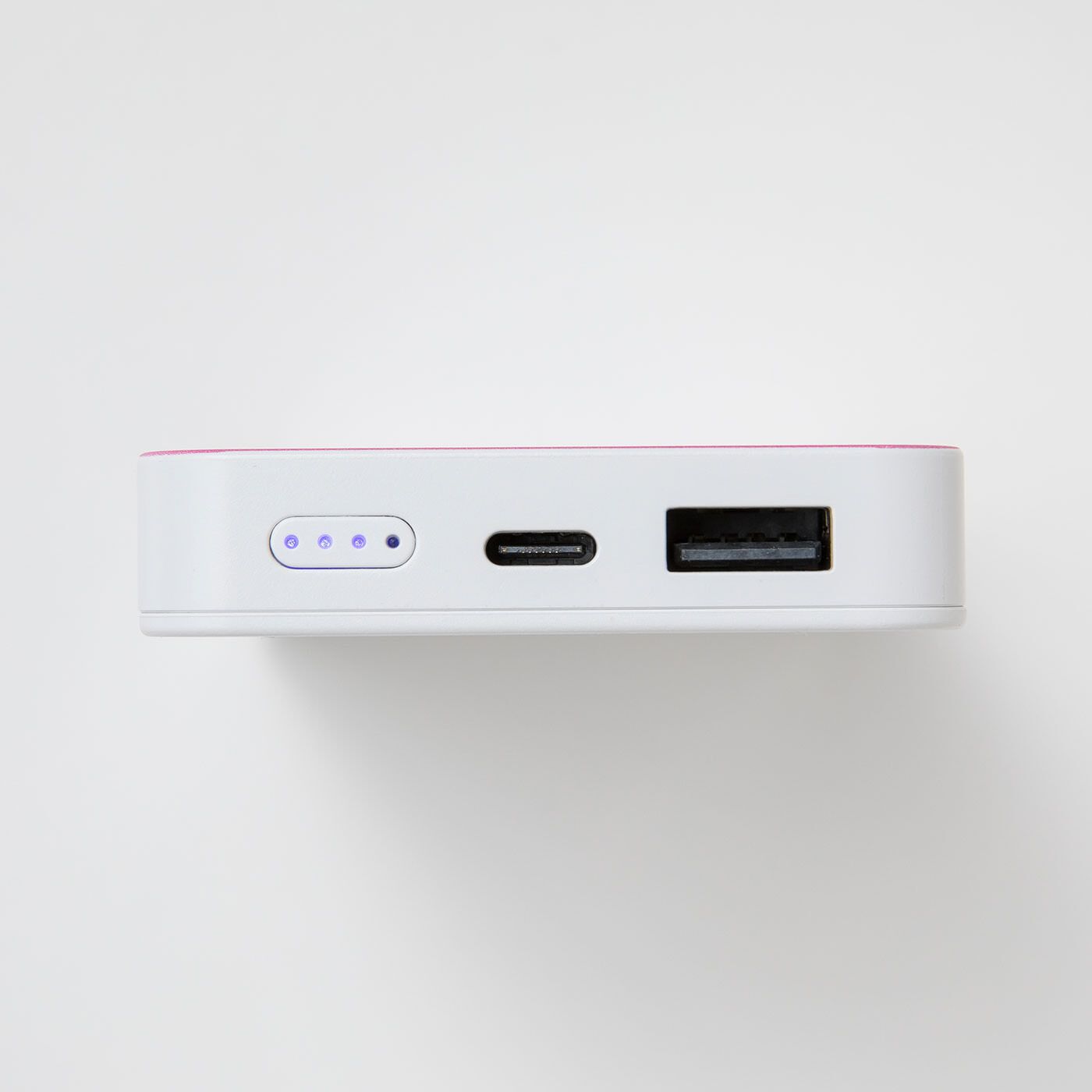 フェリシモギフトショップ|よしもとコラボ　さや香の強い気持ちで充電するねん！ モバイルバッテリー|充電残量はライト表示４段階で確認できます。