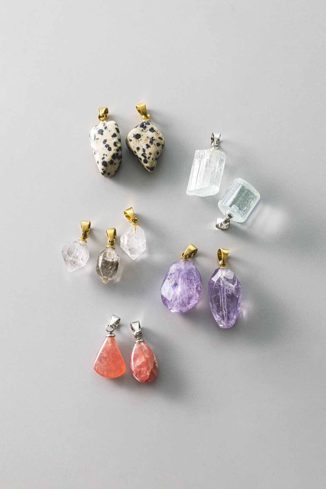 フェリシモギフトショップ|自然の美しさを身にまとう　天然石ネックレストップ〈インカローズ〉|大きさ、色、形、模様、内包物など、同じ種類の石でもひとつひとつ異なります。一期一会としてお楽しみください。