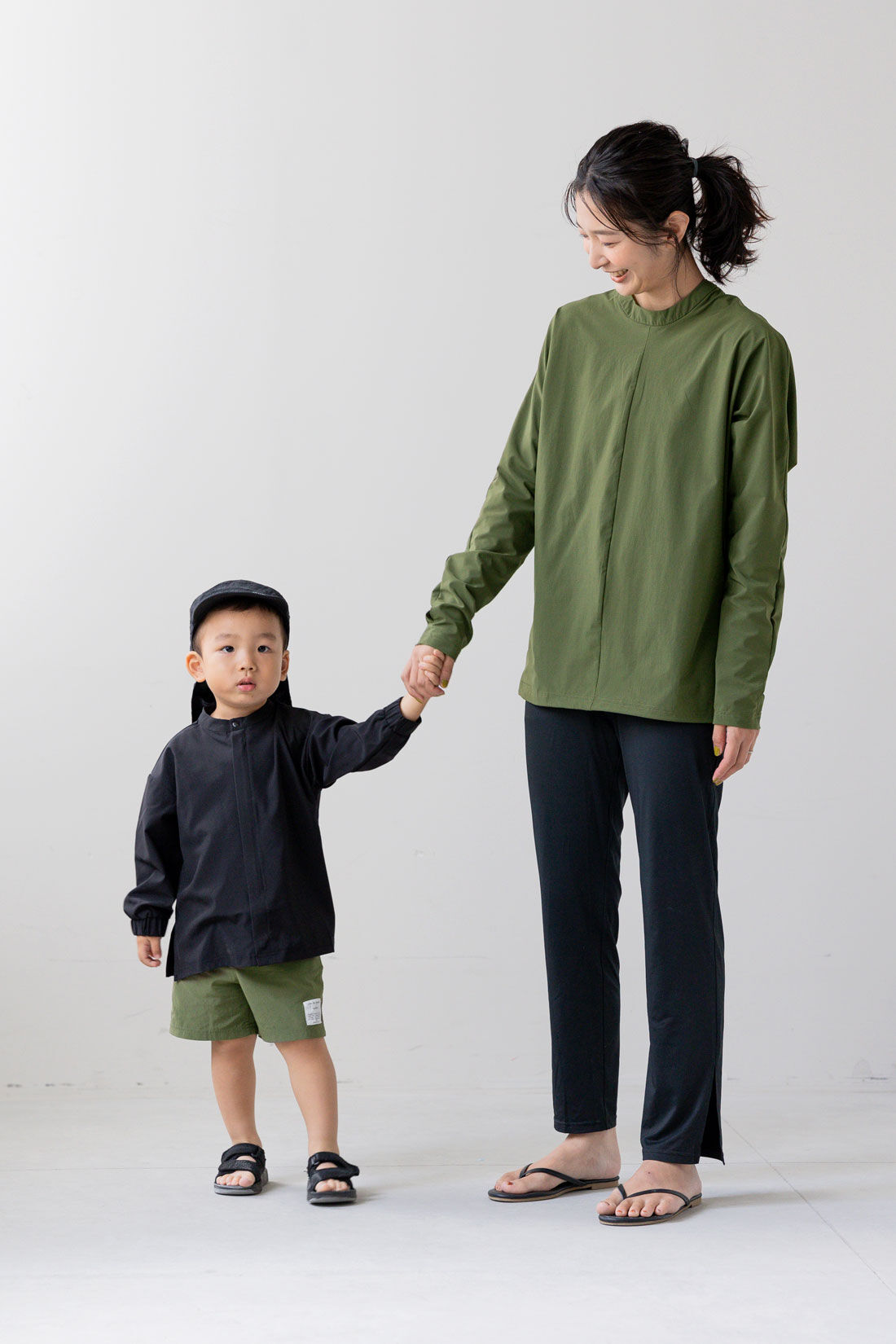 フェリシモギフトショップ|Moredde　オーバーサイズのシャツみたいなUVカットキッズラッシュガード〈ブラック〉