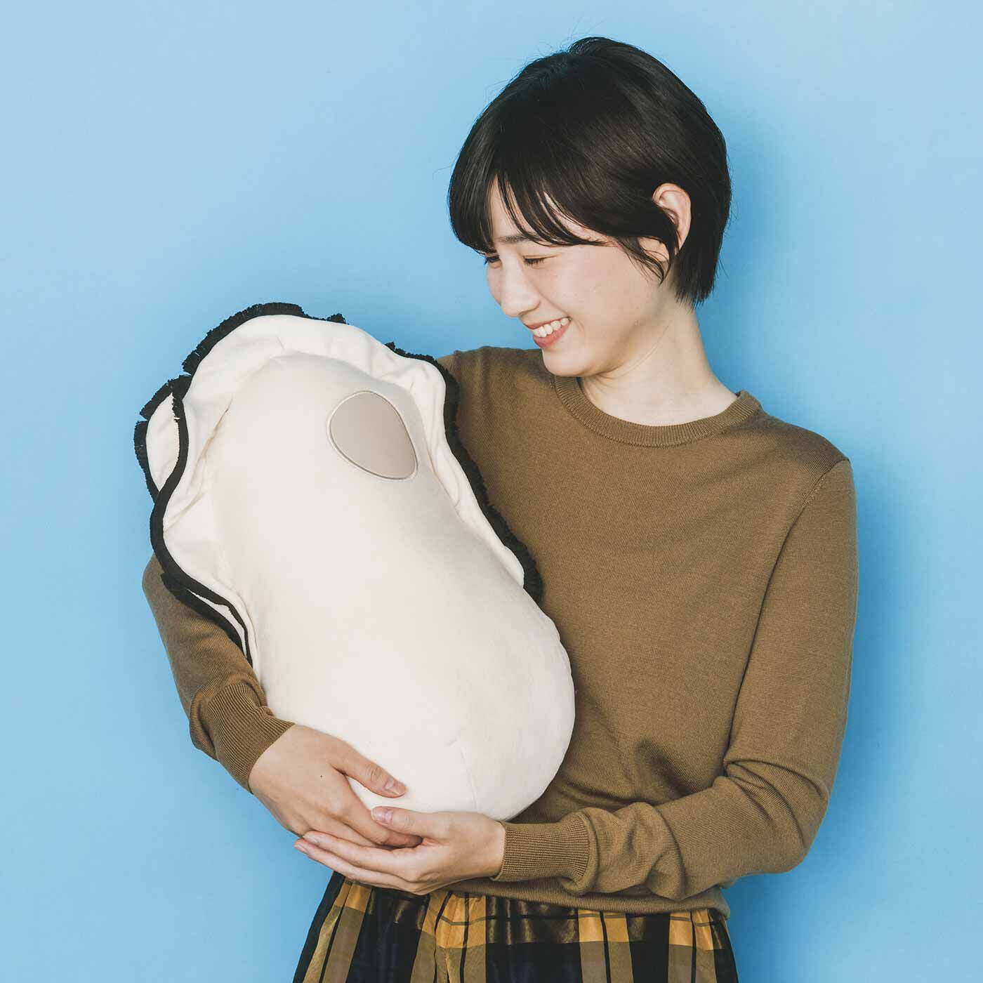 フェリシモギフトショップ|YOU+MORE!　なぜかかわいい もっちりクッション抱っこ牡蠣|抱っこするのにぴったりのサイズ感♪