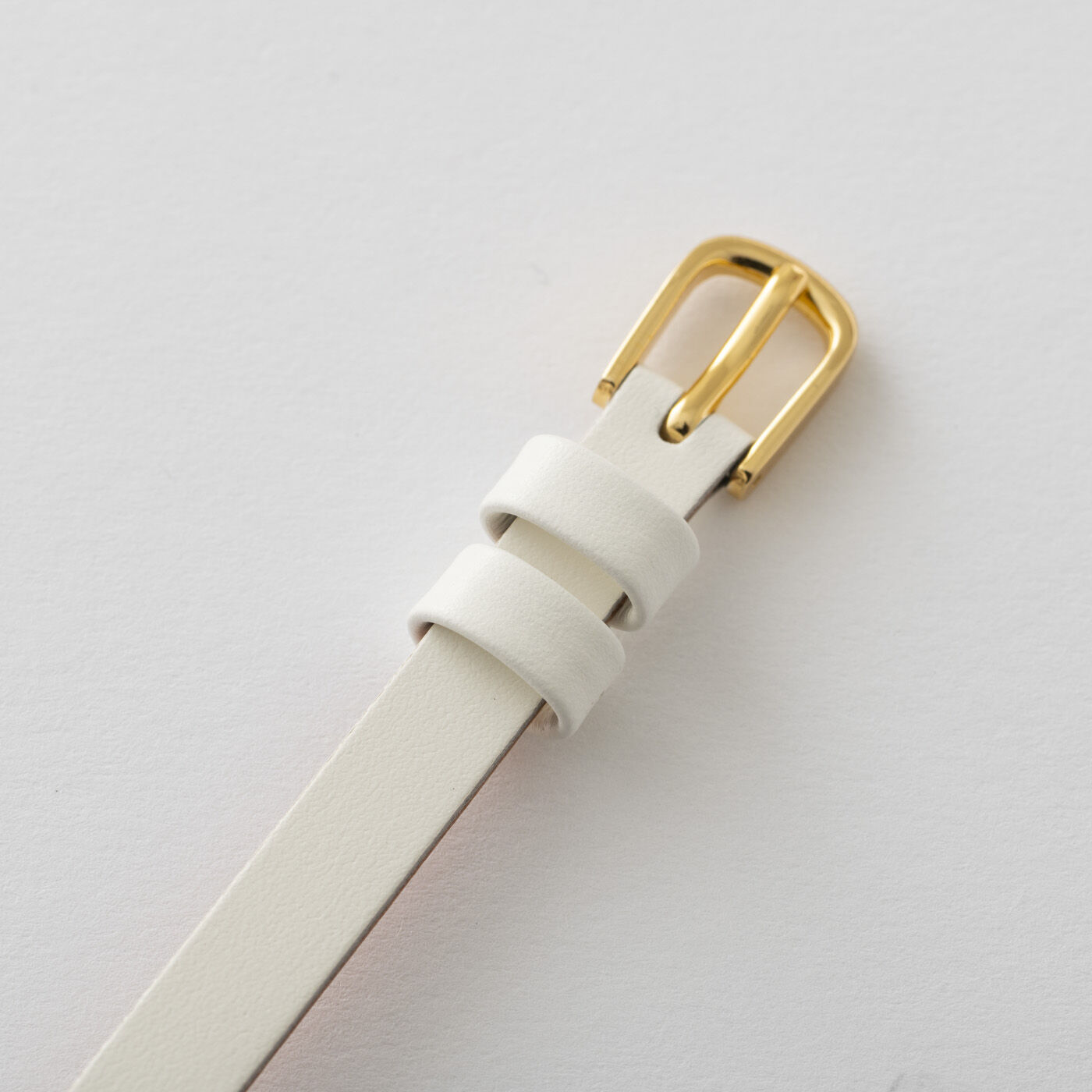 フェリシモギフトショップ|金沢の時計職人が手掛けた エメラルドの湖に見惚れる腕時計〈白鳥色〉 [日本製]