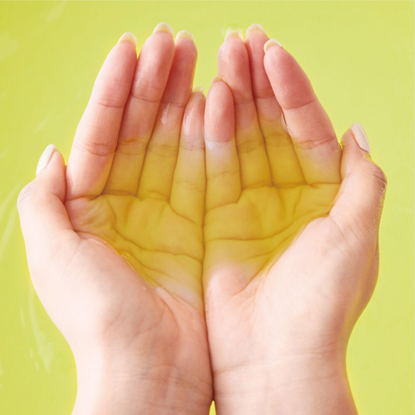 フェリシモギフトショップ|温泉地の知恵から生まれた　癒やしの入浴剤　奥田家下呂膏（げろこう）の湯〈３種セット〉|お湯の色は鮮やかなみかん色です。