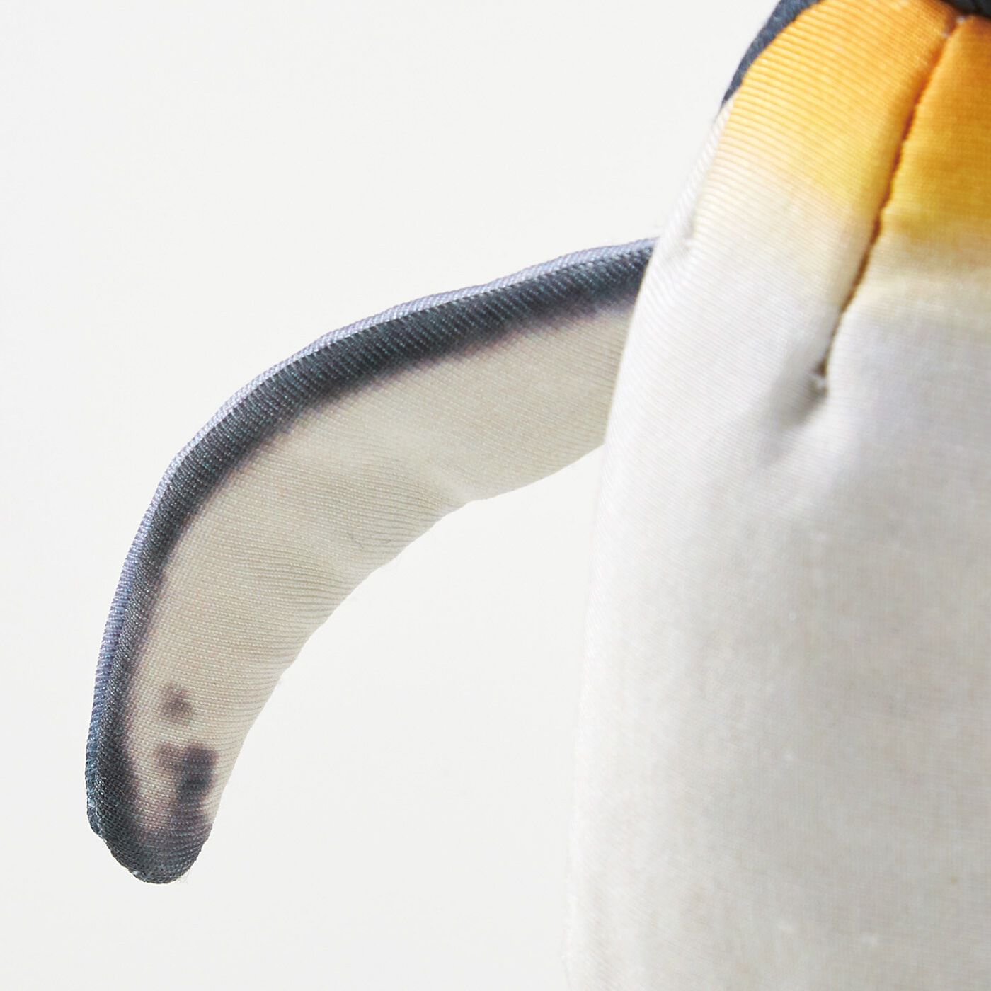 フェリシモギフトショップ|YOU+MORE!　卵→ヒナ→成鳥に!?　 オウサマペンギン3変化ぬいぐるみ|つばさの内側もリアルなプリント